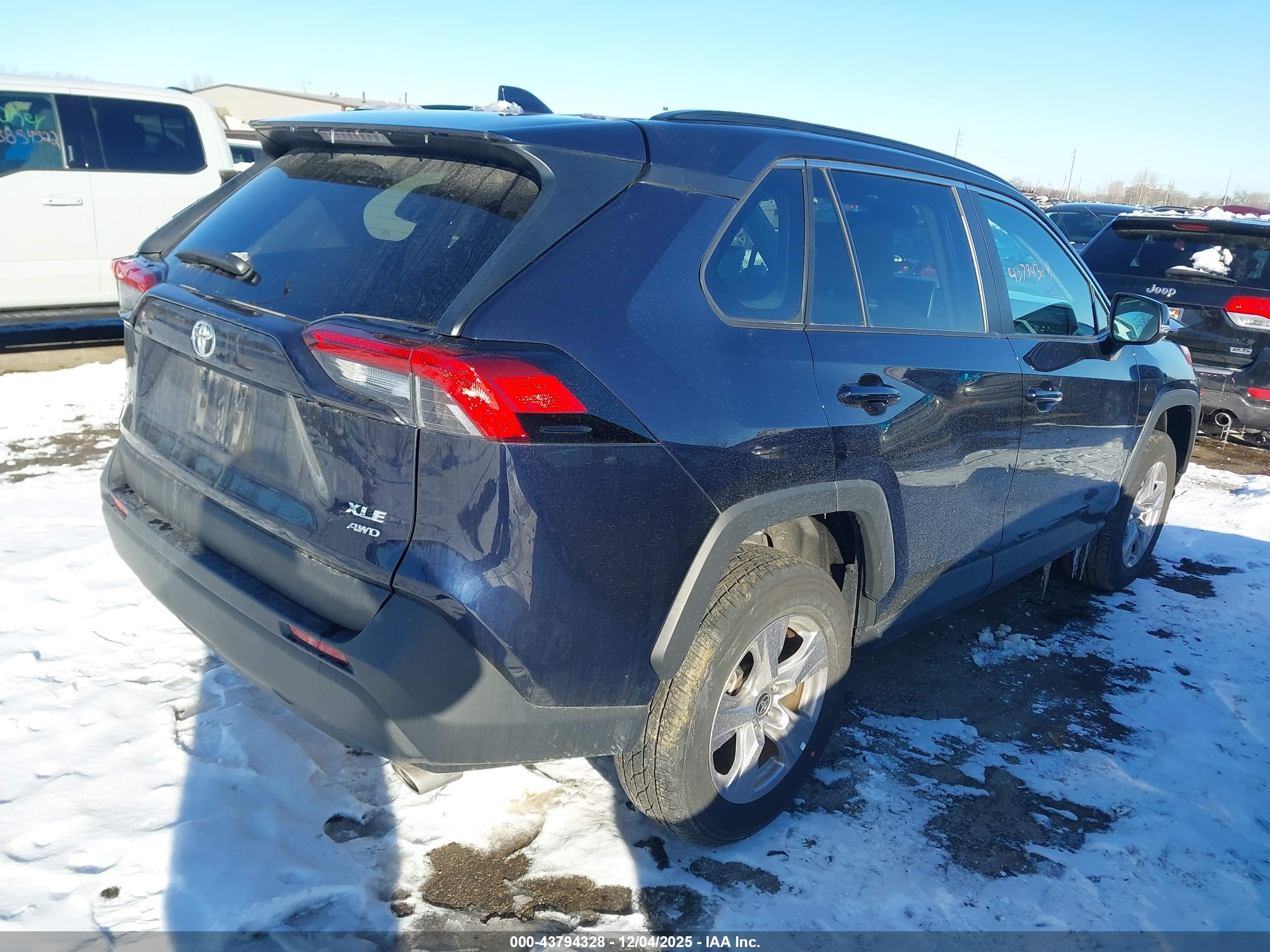 TOYOTA RAV4 image 4