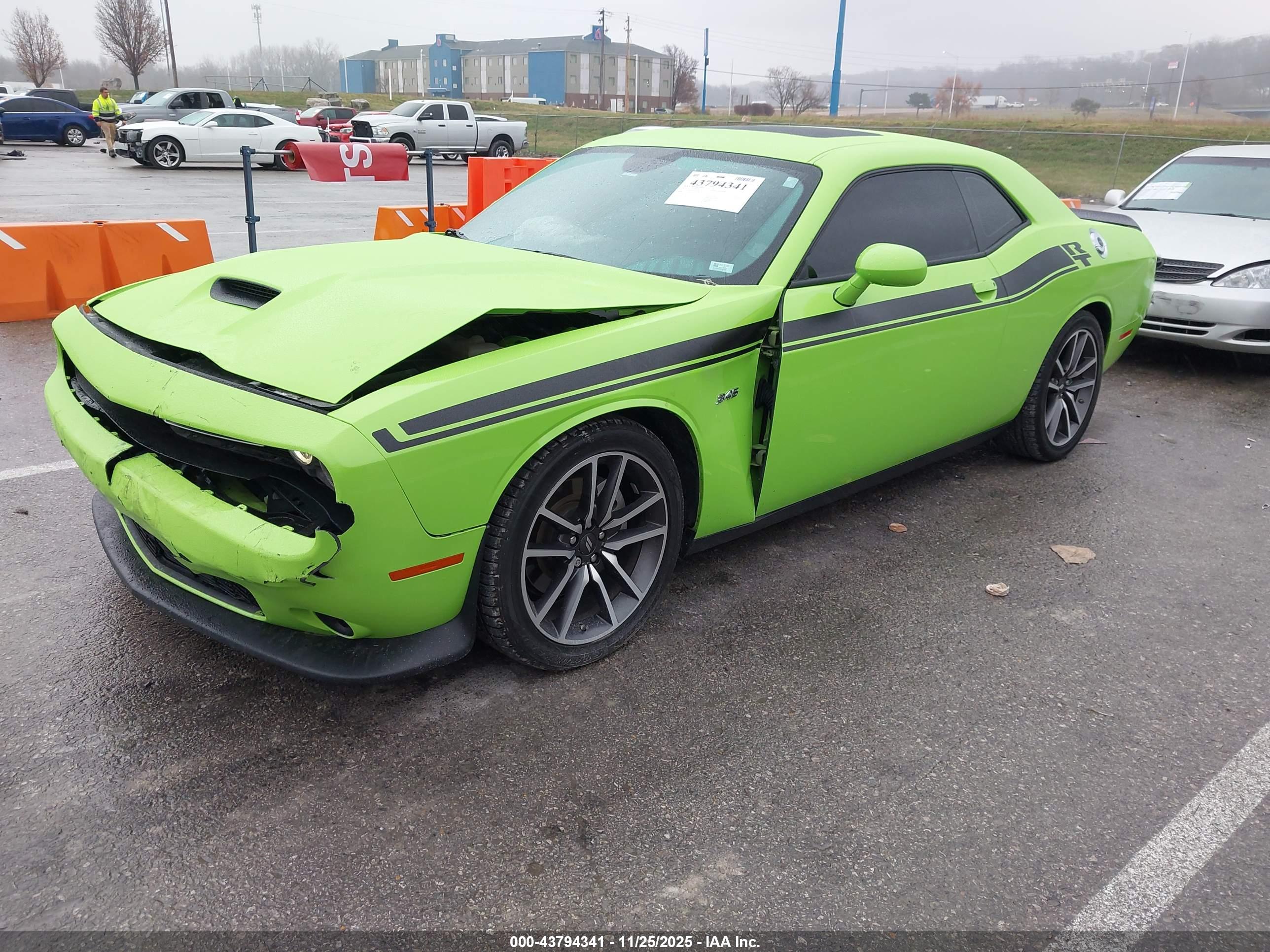 DODGE CHALLENGER image 2