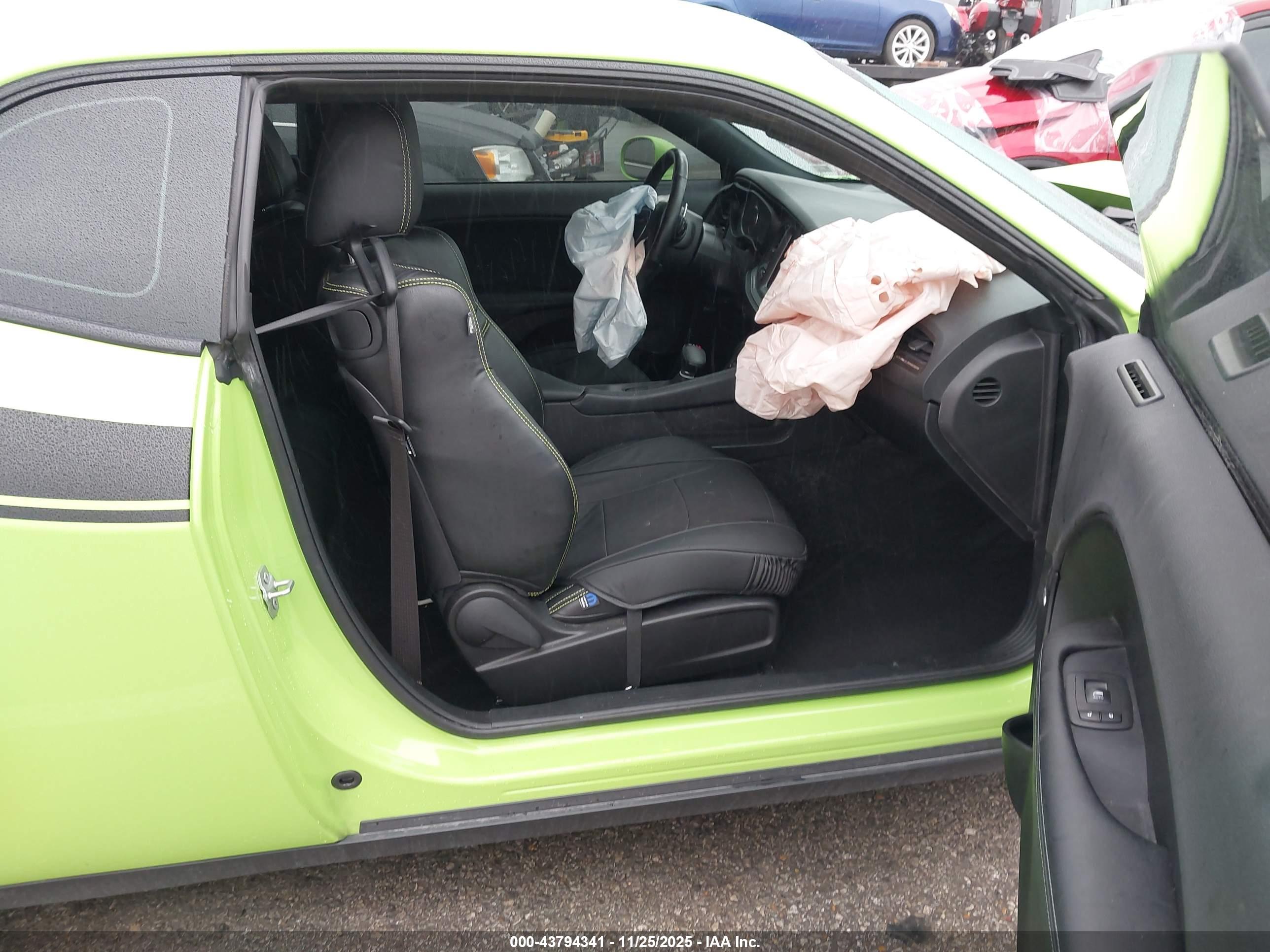 DODGE CHALLENGER image 5