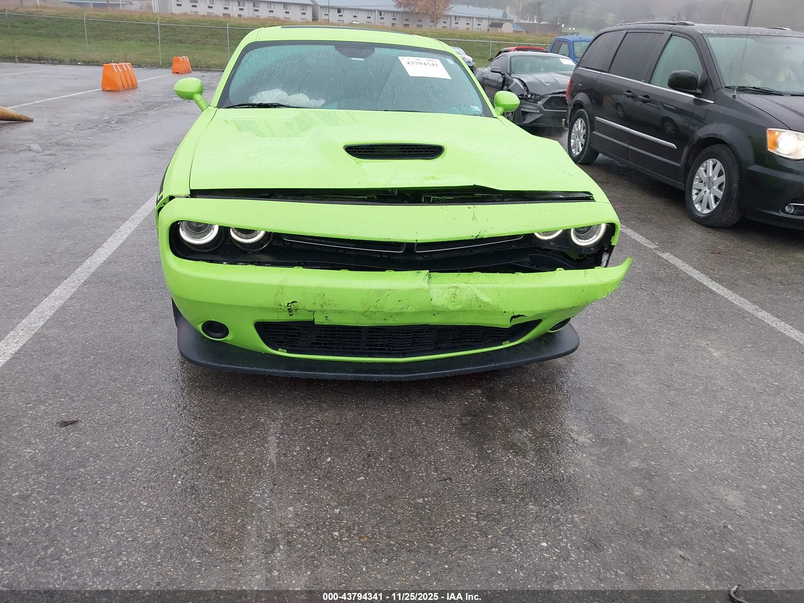 DODGE CHALLENGER image 6