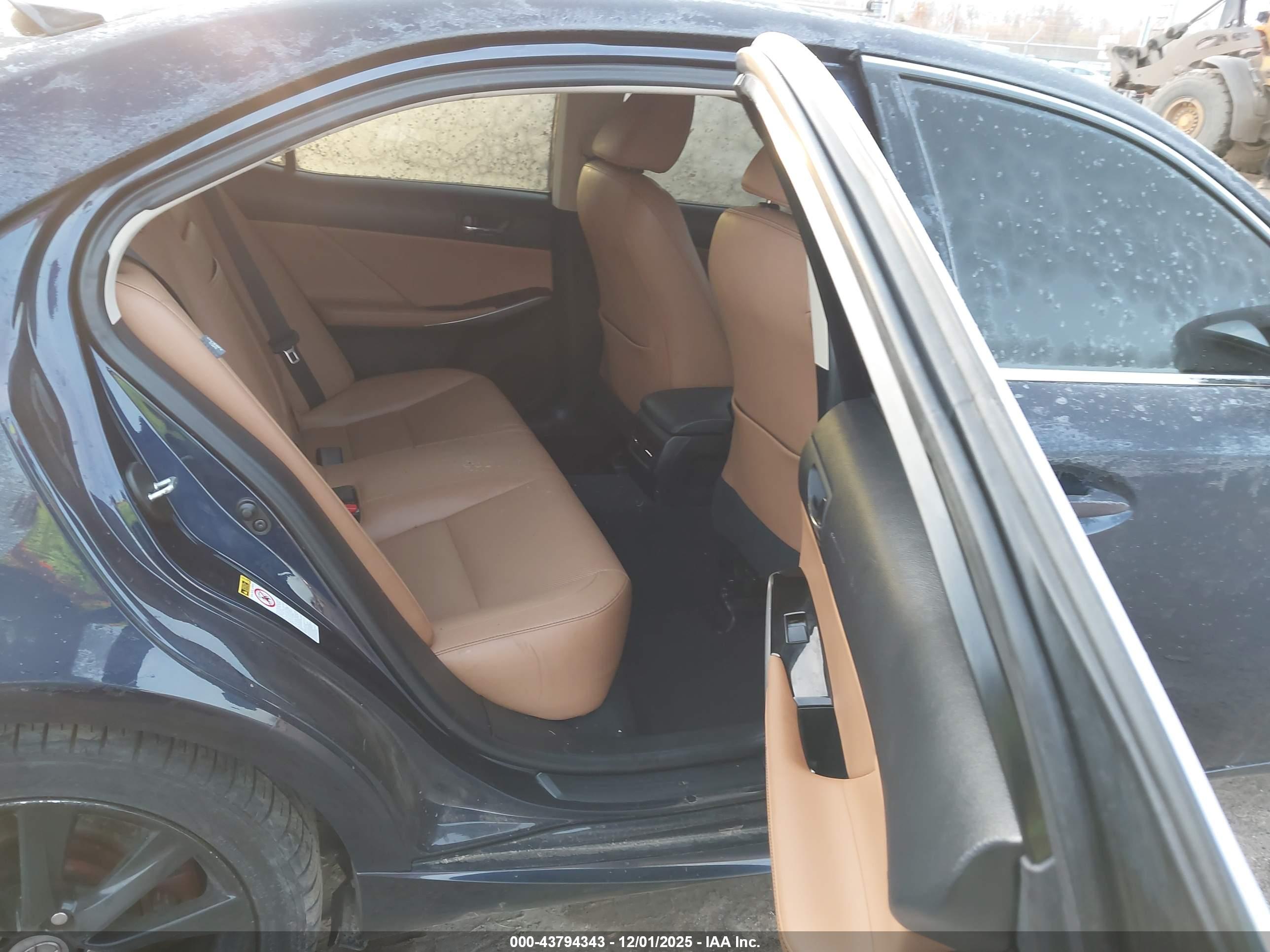 LEXUS IS image 8