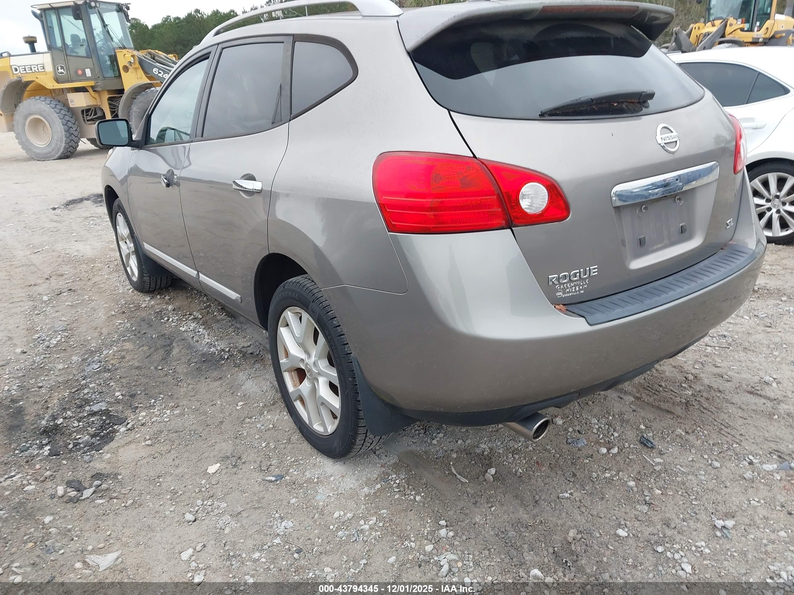 NISSAN ROGUE image 3