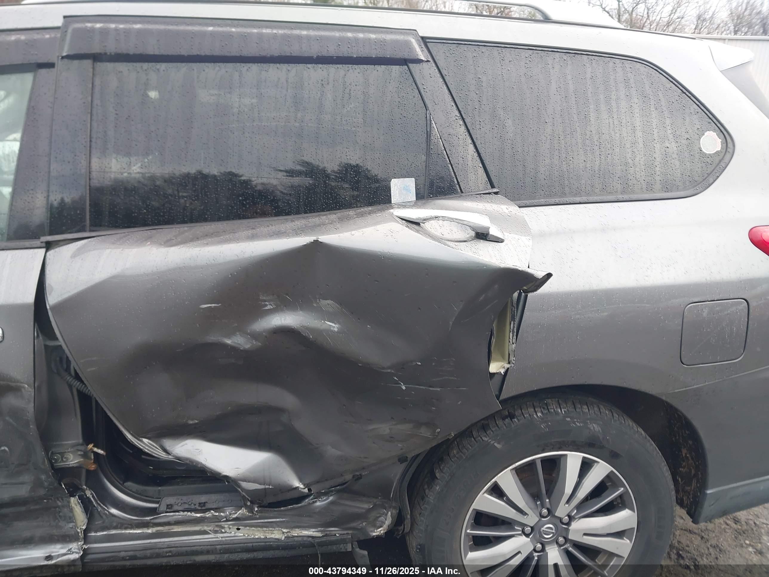 NISSAN PATHFINDER image 6