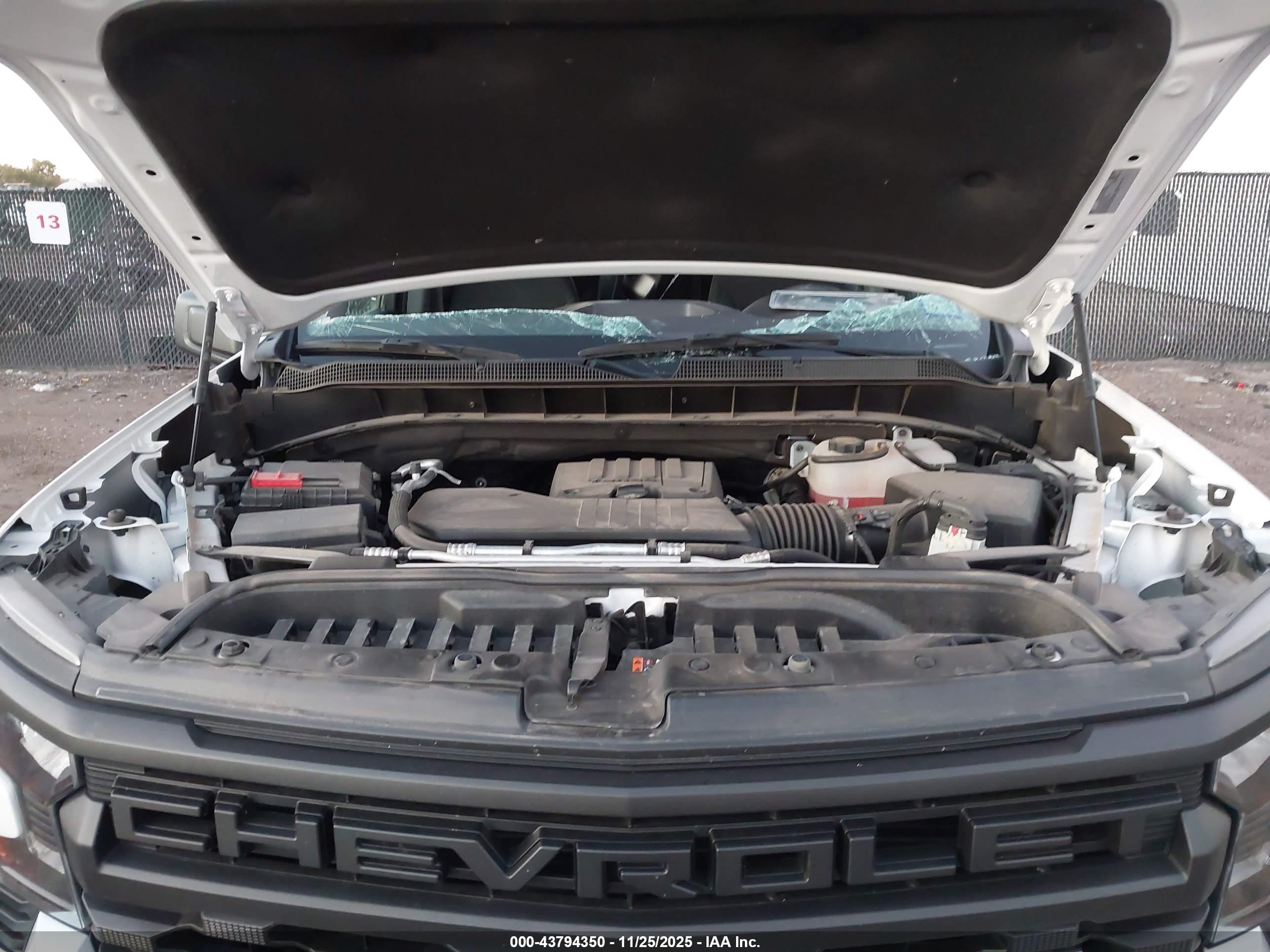 CHEVROLET SILVERADO image 10