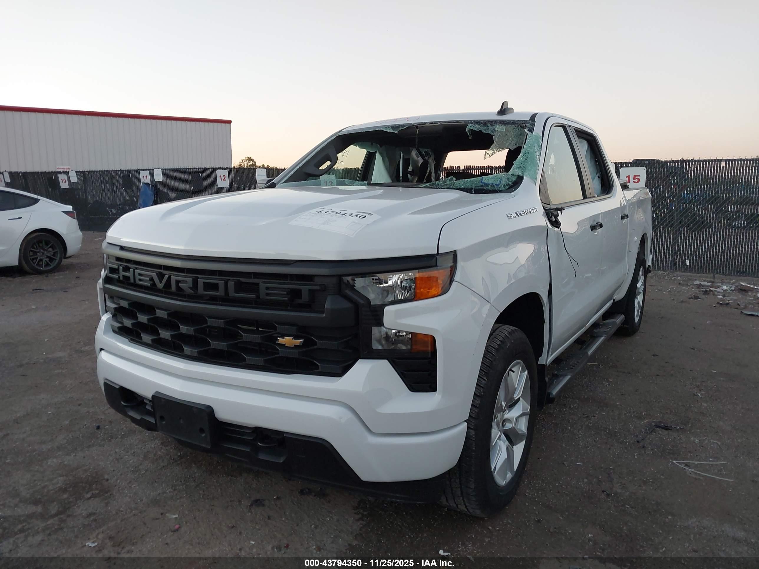 CHEVROLET SILVERADO image 2