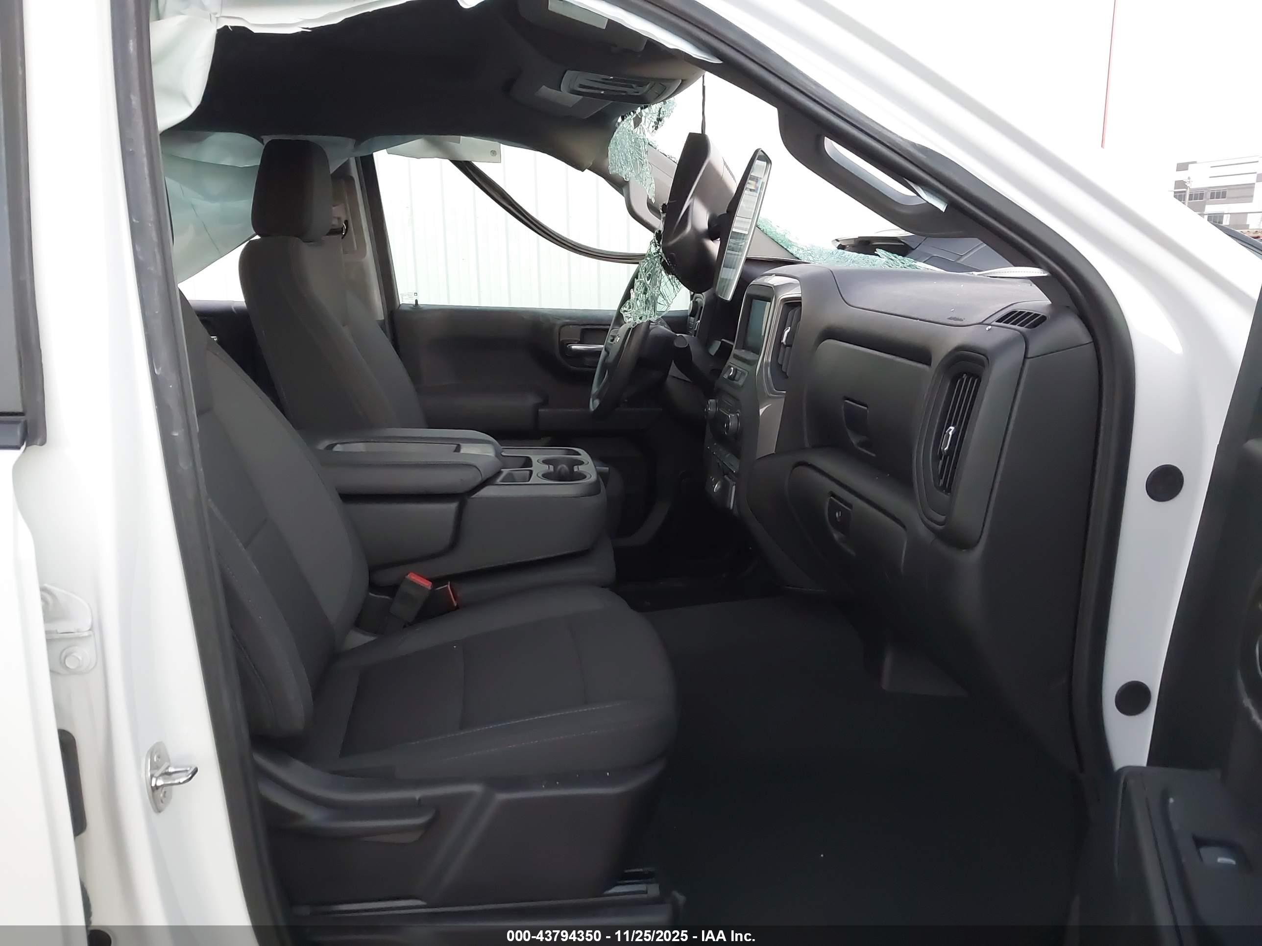 CHEVROLET SILVERADO image 5
