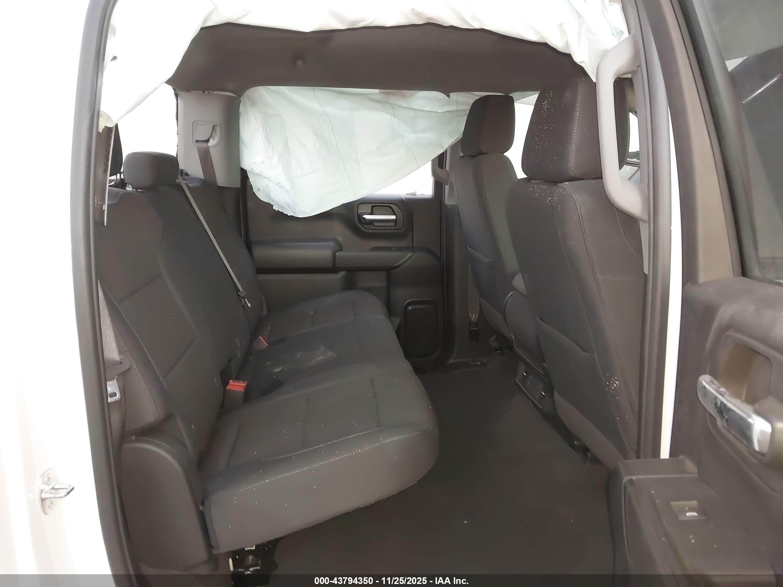 CHEVROLET SILVERADO image 8