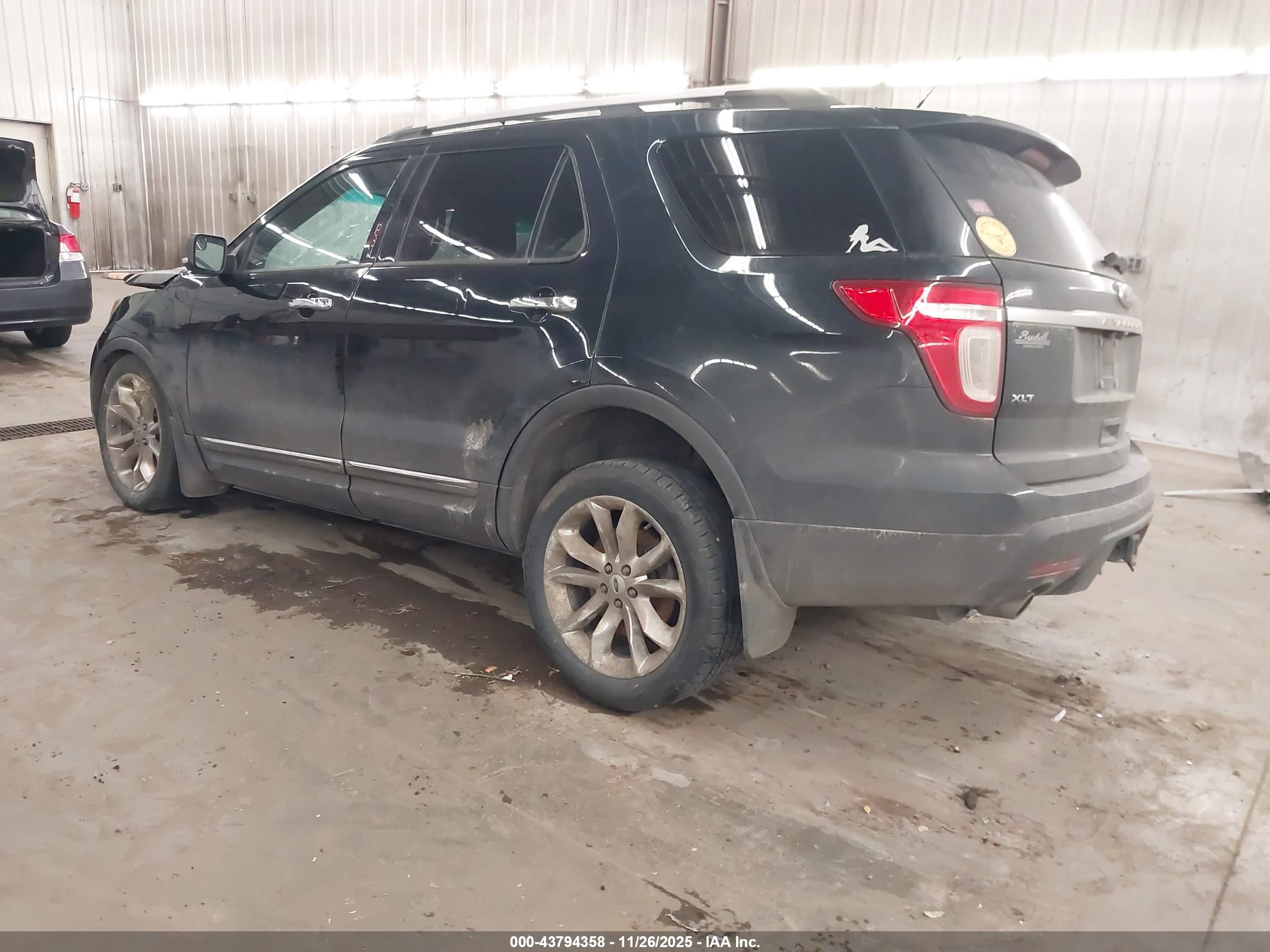 FORD EXPLORER image 3