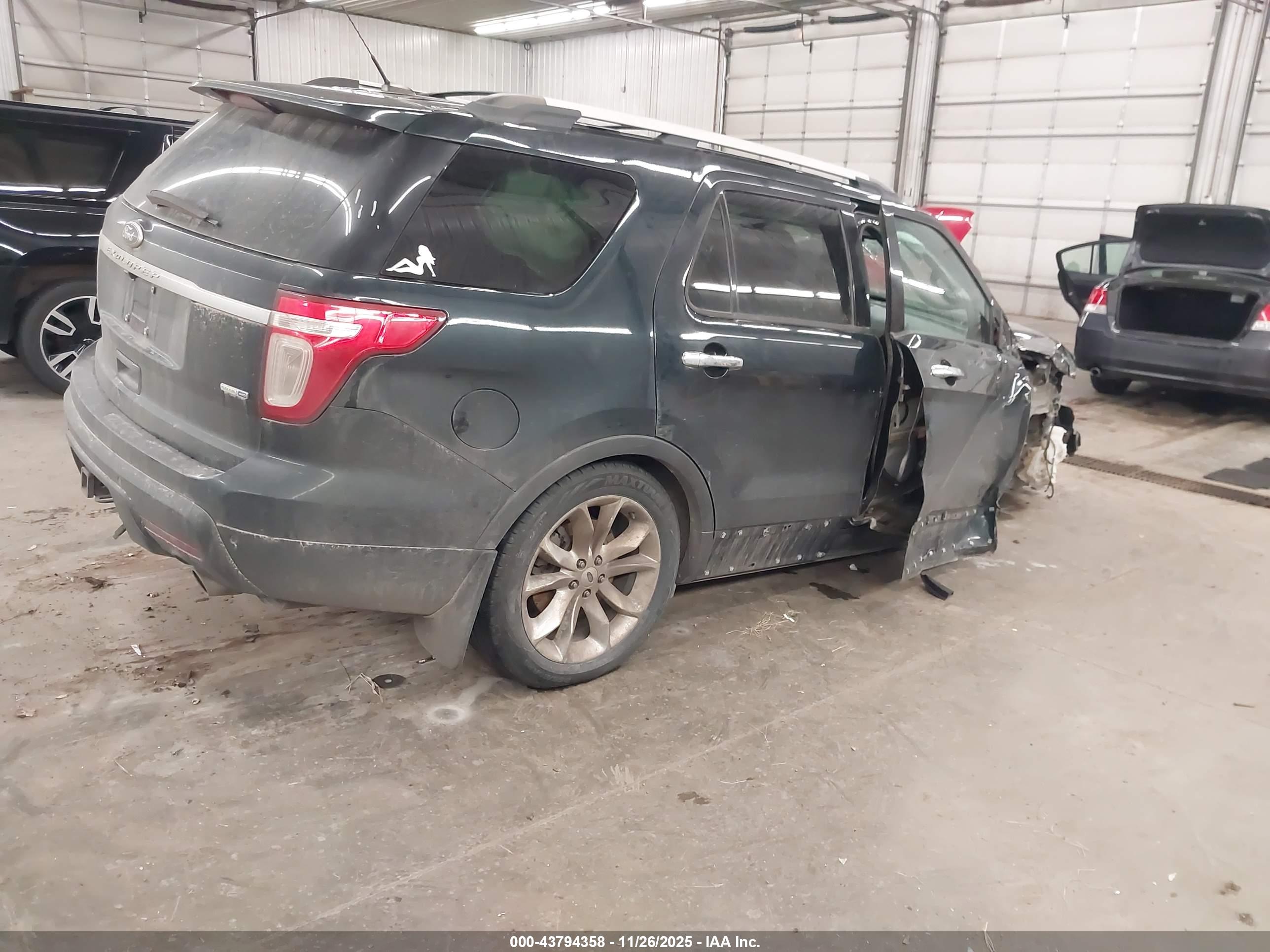 FORD EXPLORER image 4