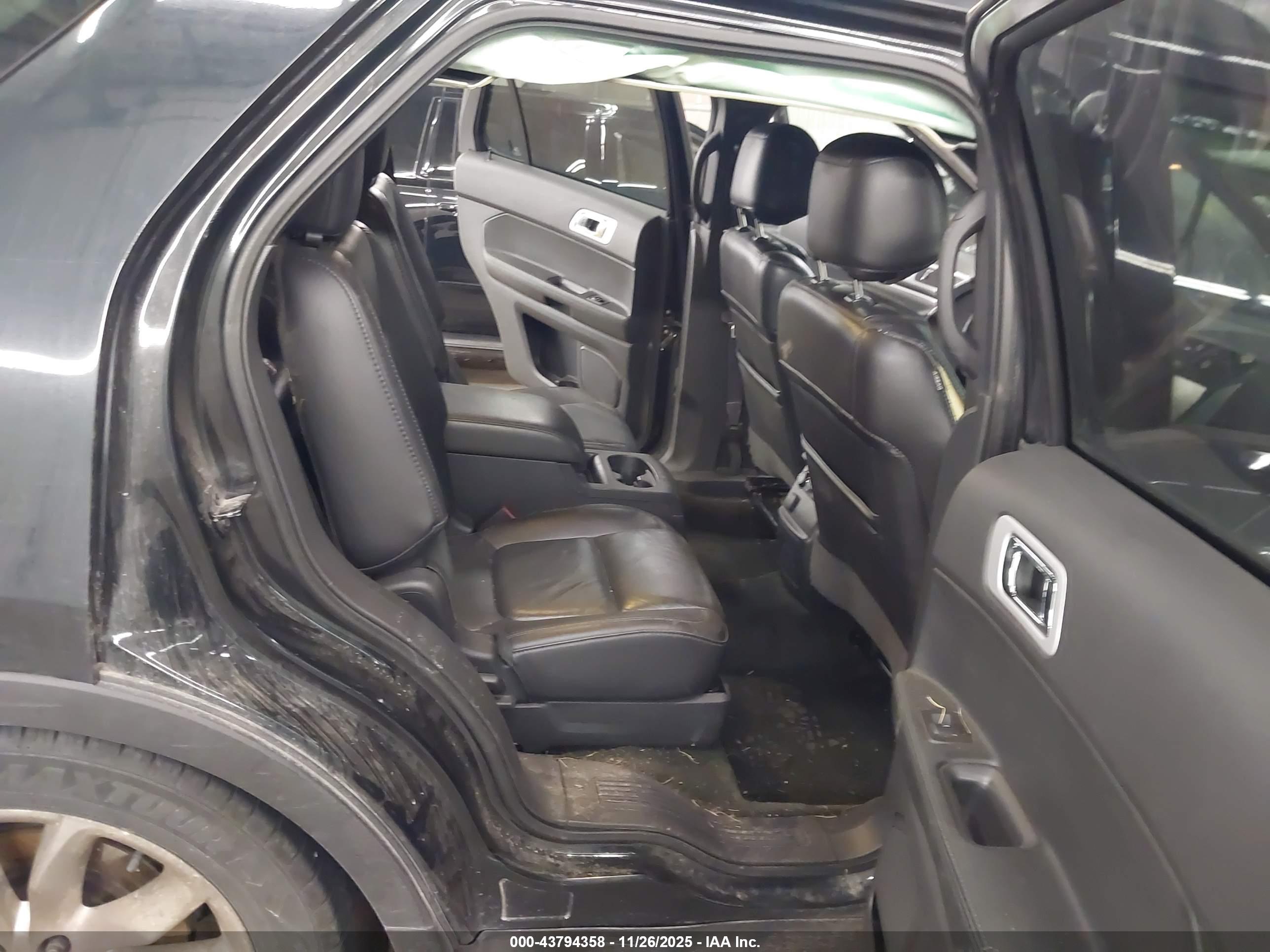 FORD EXPLORER image 8