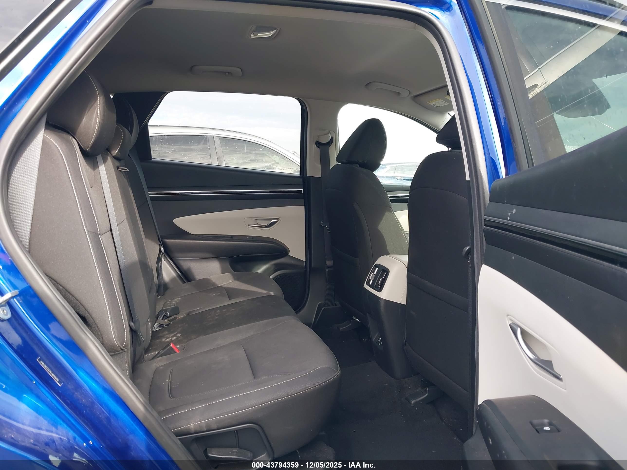 HYUNDAI TUCSON image 8