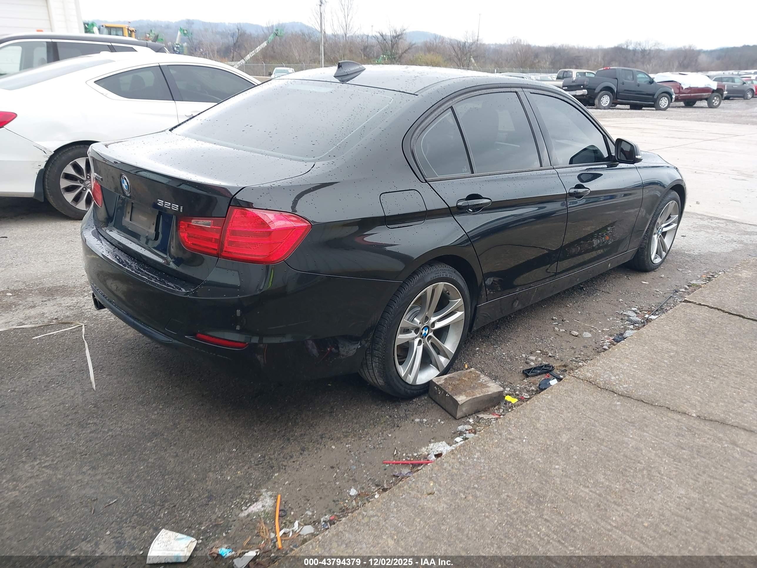 BMW 328I image 4