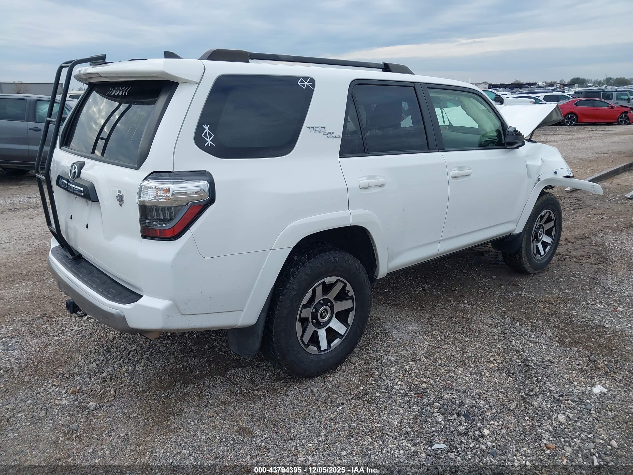 TOYOTA 4RUNNER image 4