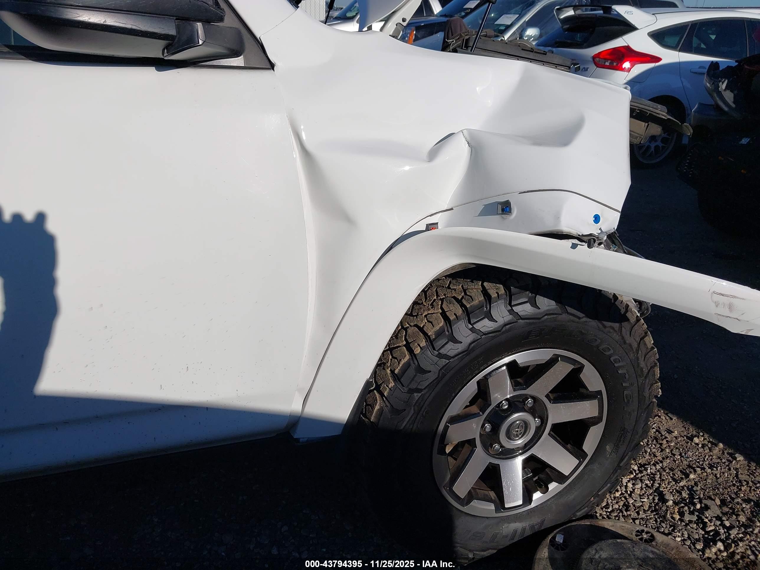 TOYOTA 4RUNNER image 6