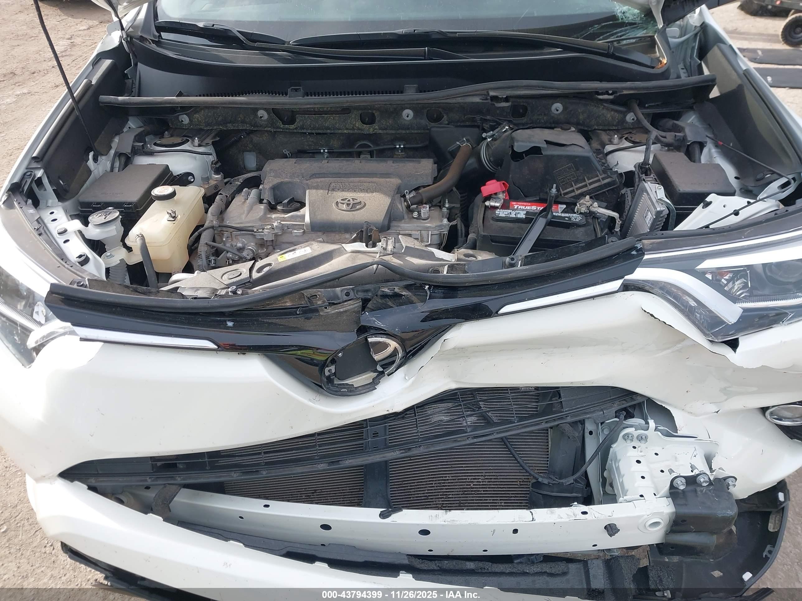 TOYOTA RAV4 image 10
