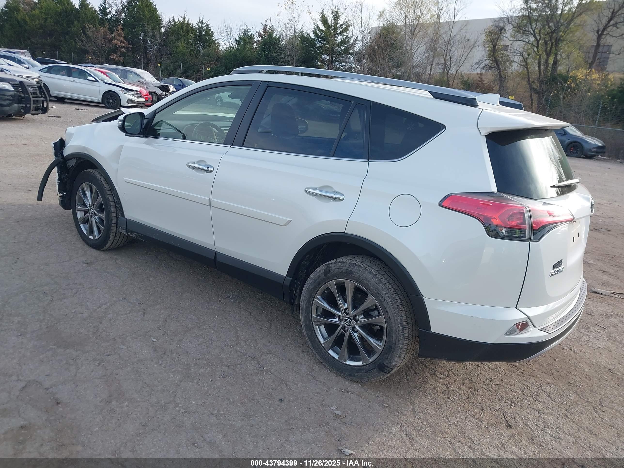 TOYOTA RAV4 image 3
