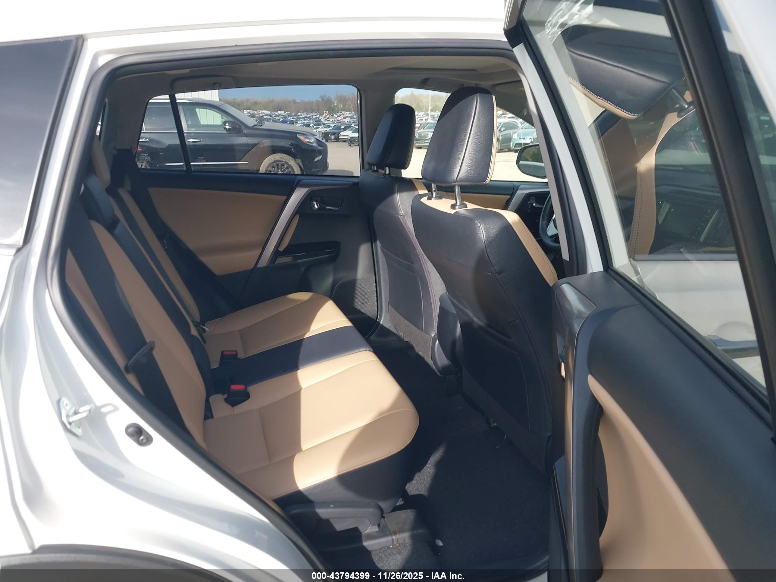 TOYOTA RAV4 image 8