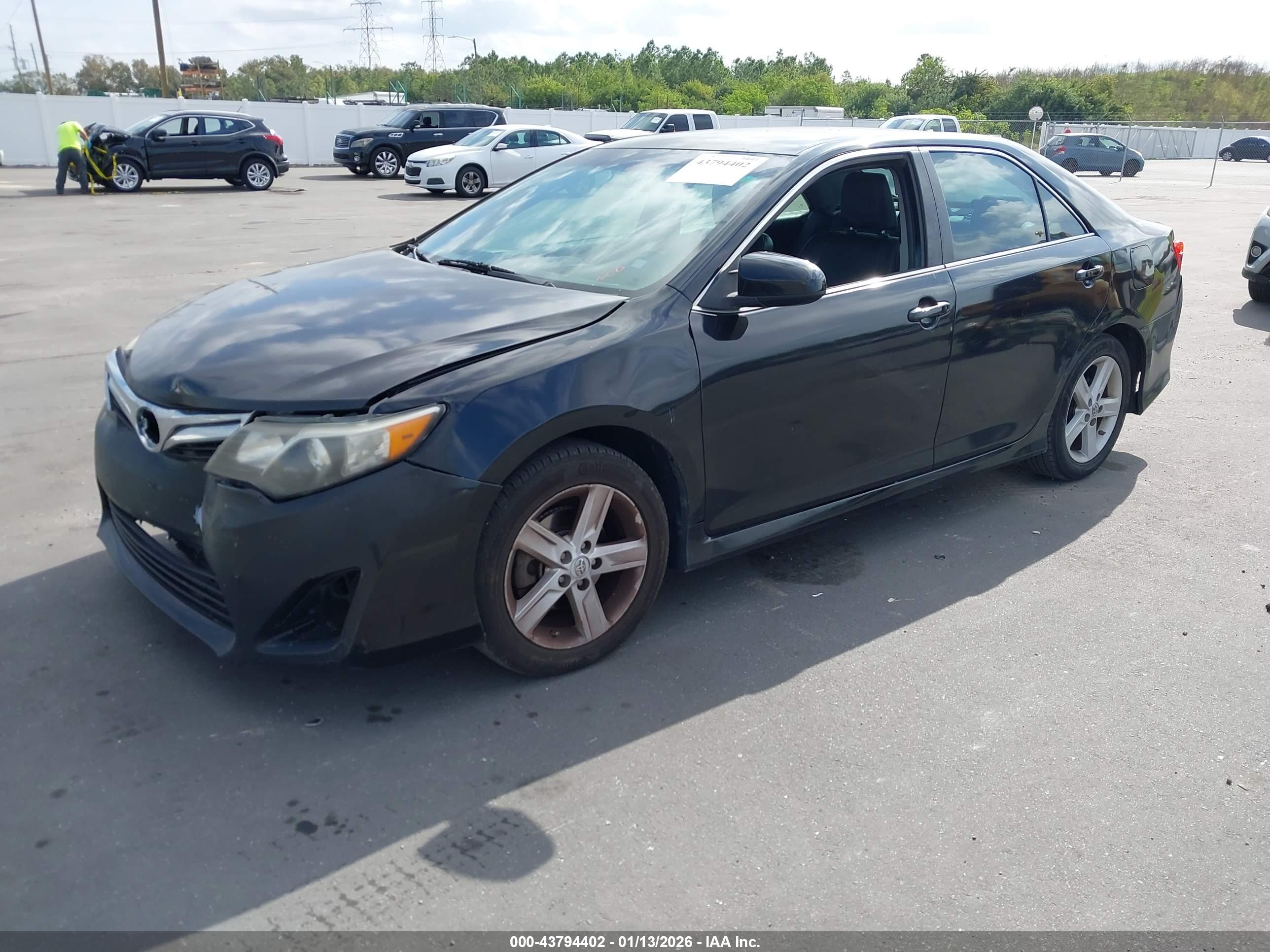TOYOTA CAMRY image 2