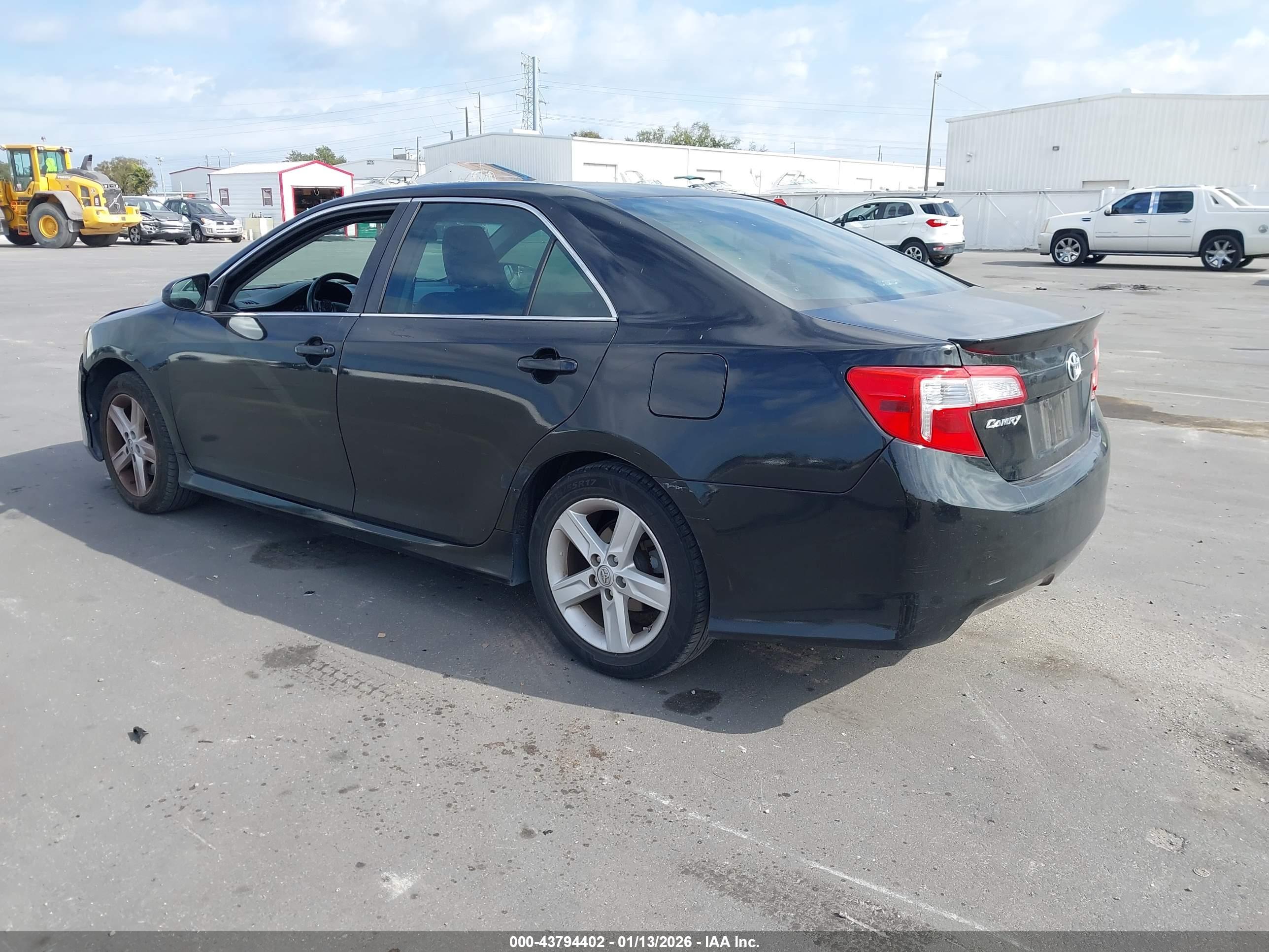 TOYOTA CAMRY image 3