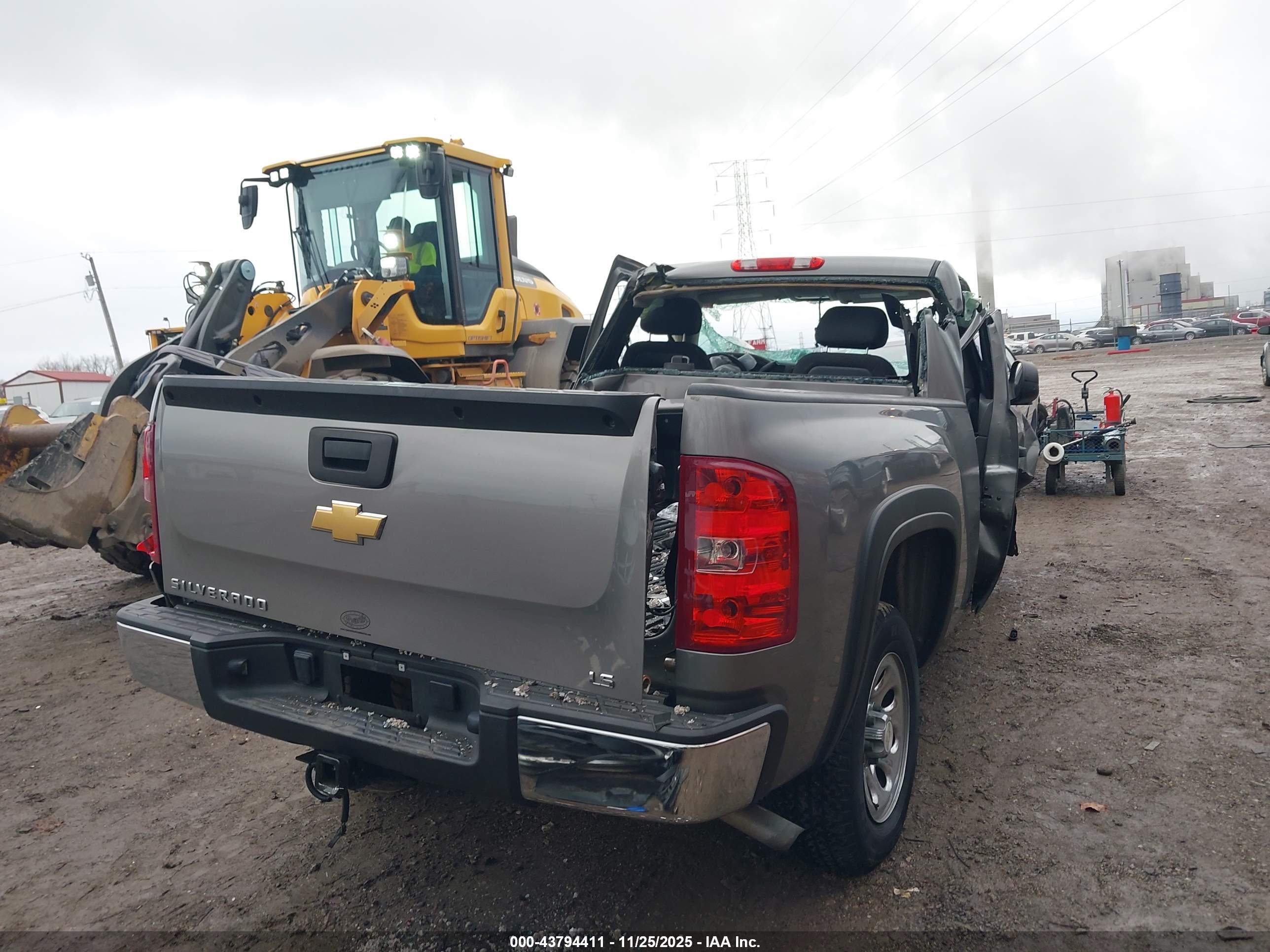 CHEVROLET SILVERADO image 4