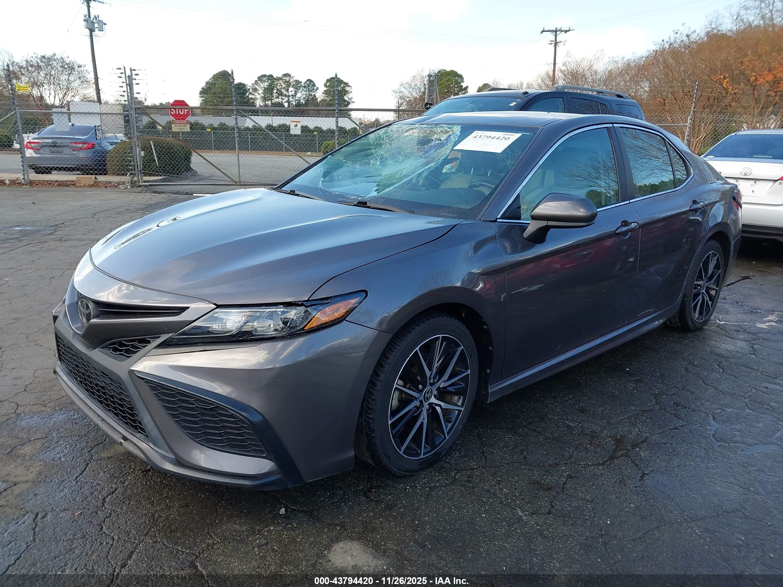 TOYOTA CAMRY image 2