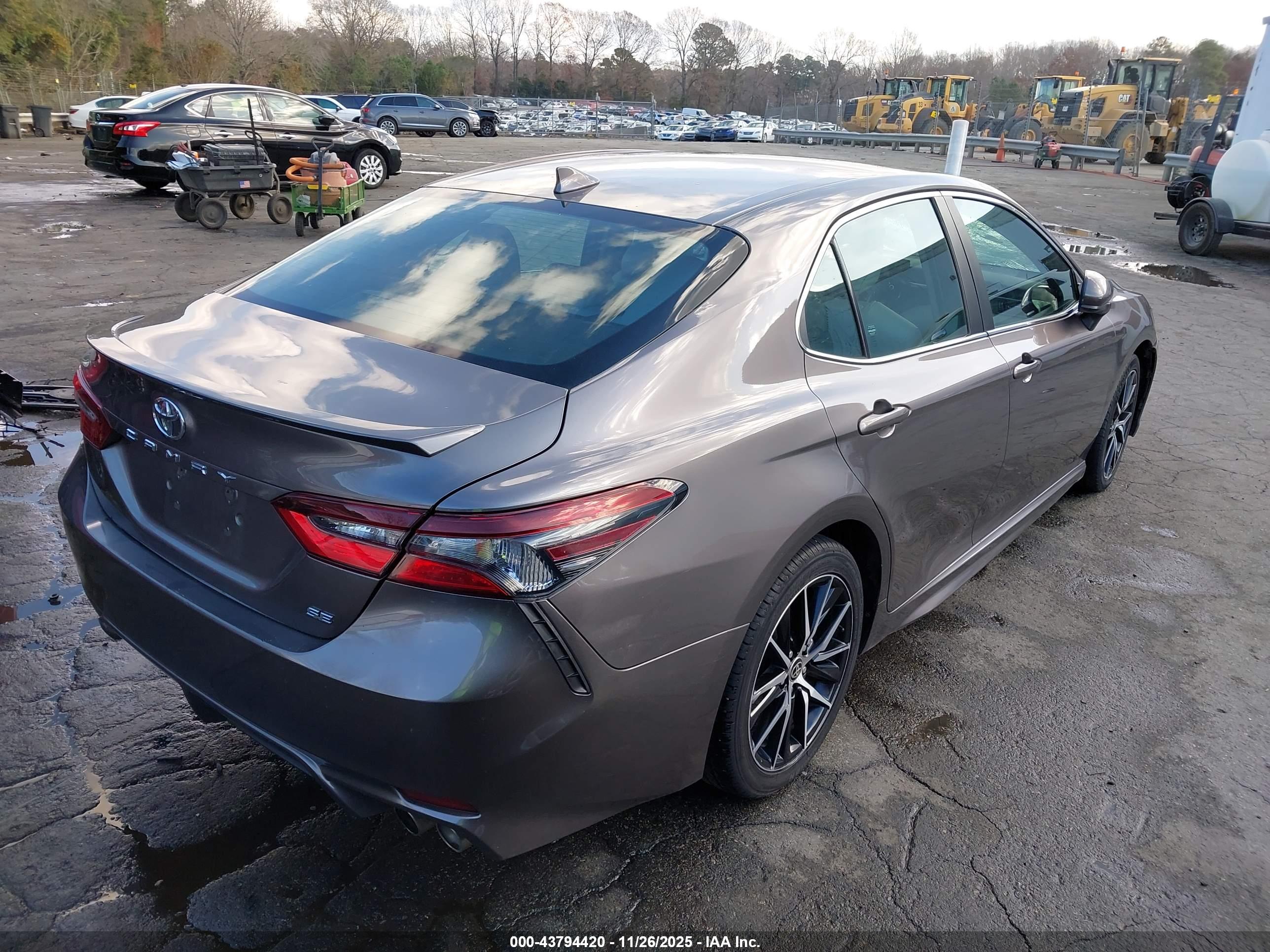 TOYOTA CAMRY image 4