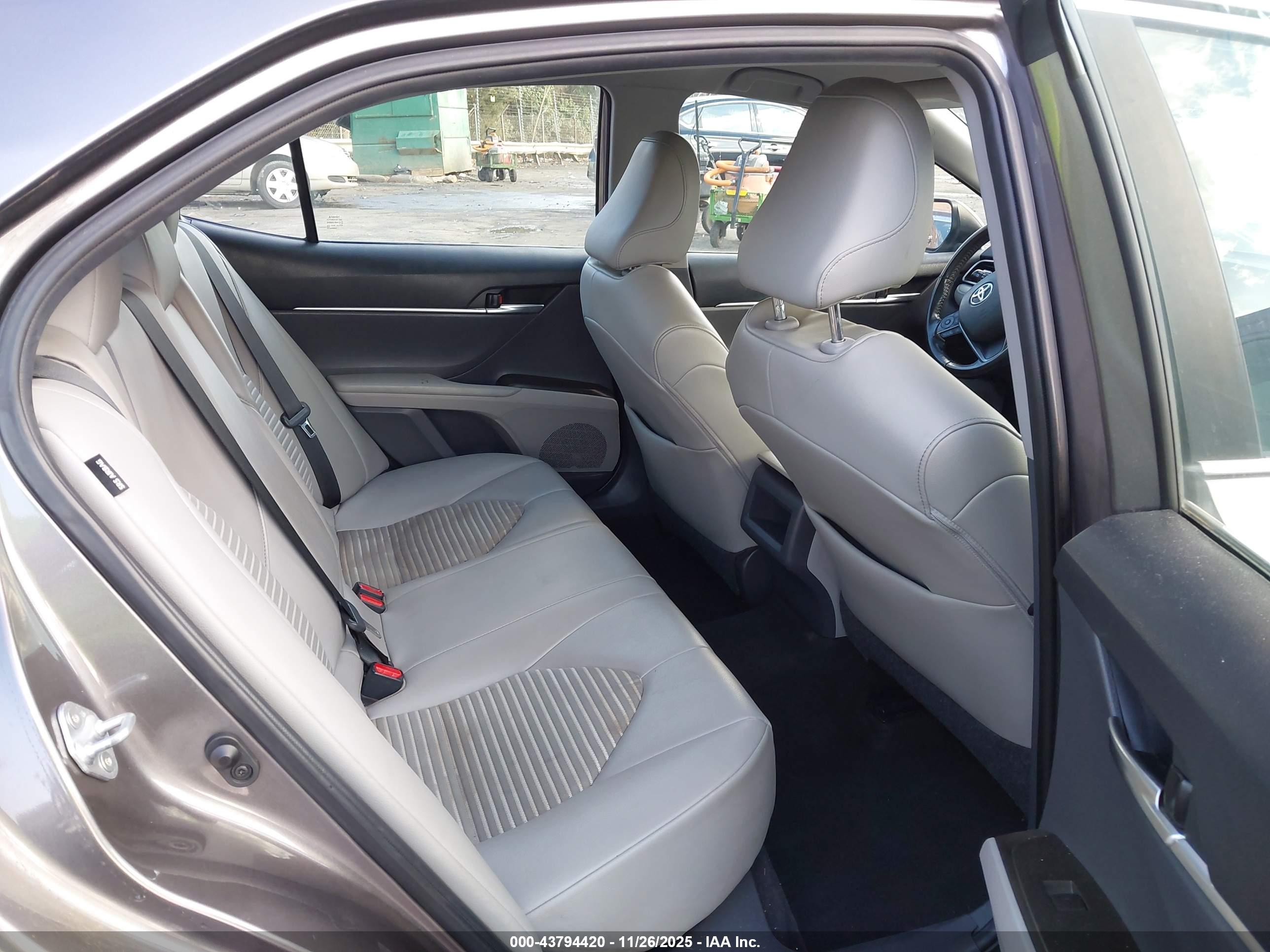 TOYOTA CAMRY image 8