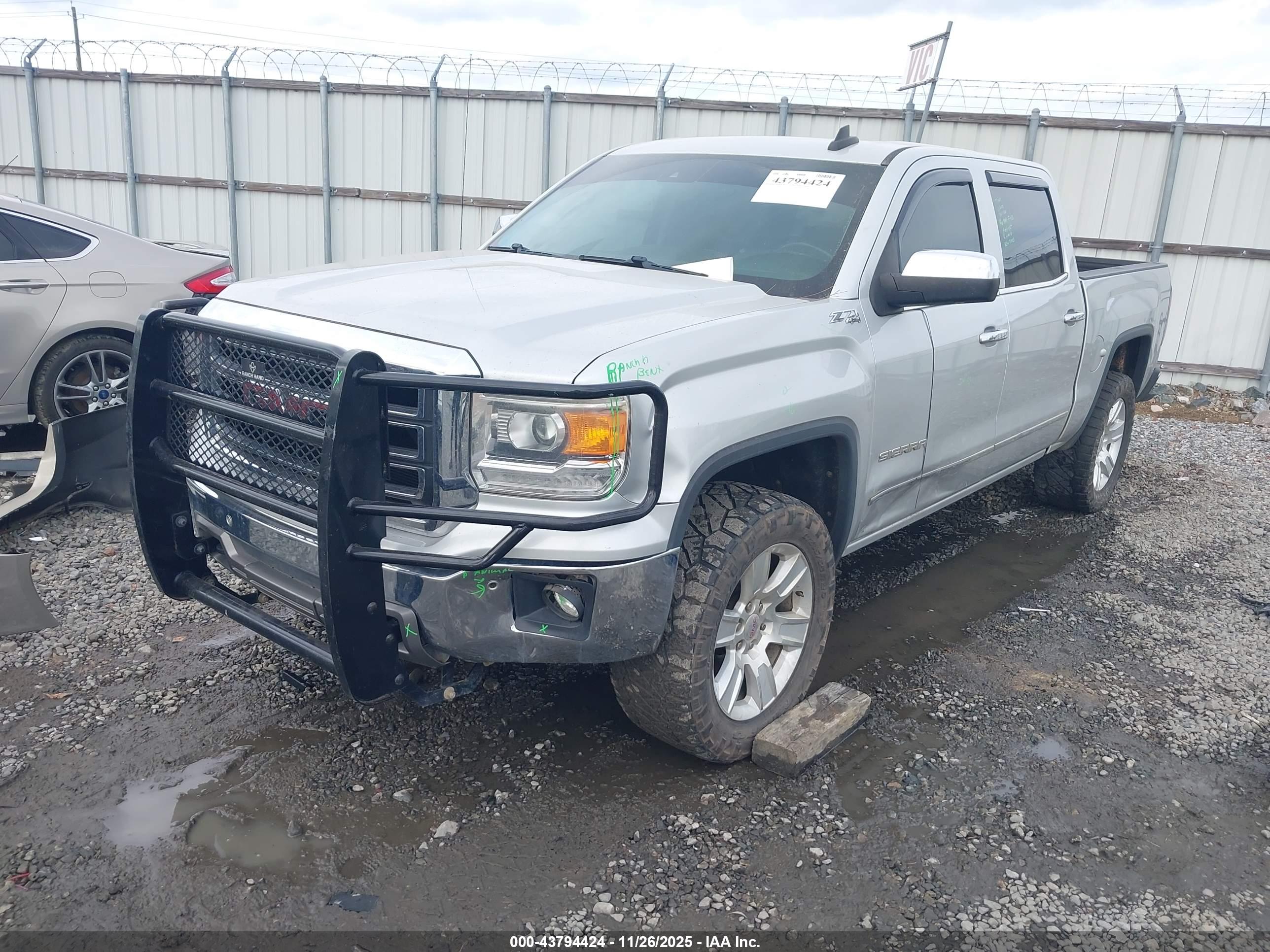 GMC SIERRA image 2