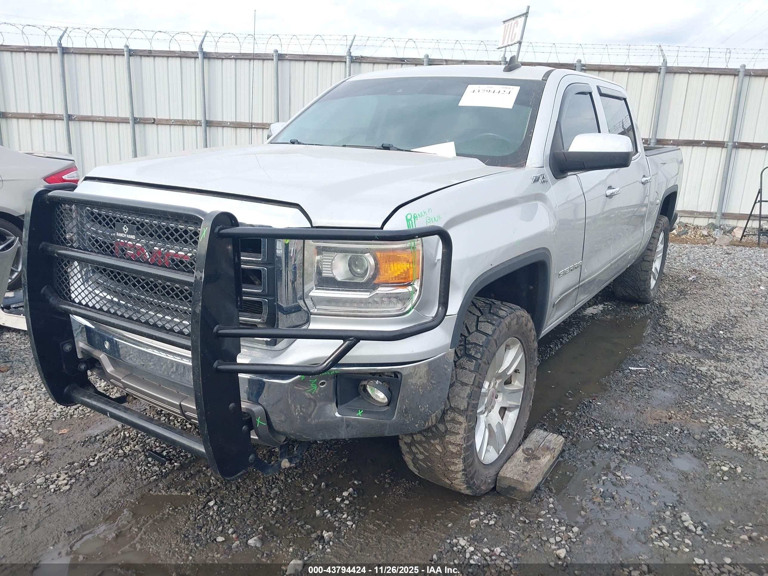 GMC SIERRA image 6