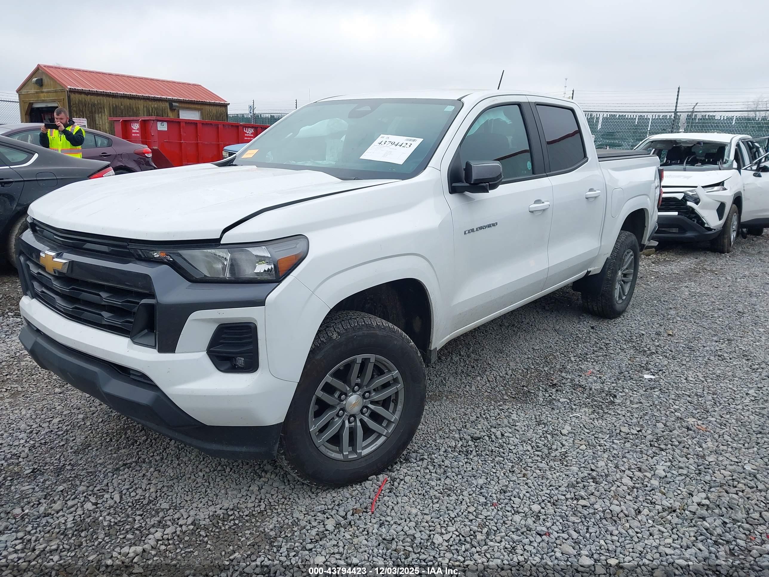 CHEVROLET COLORADO image 2