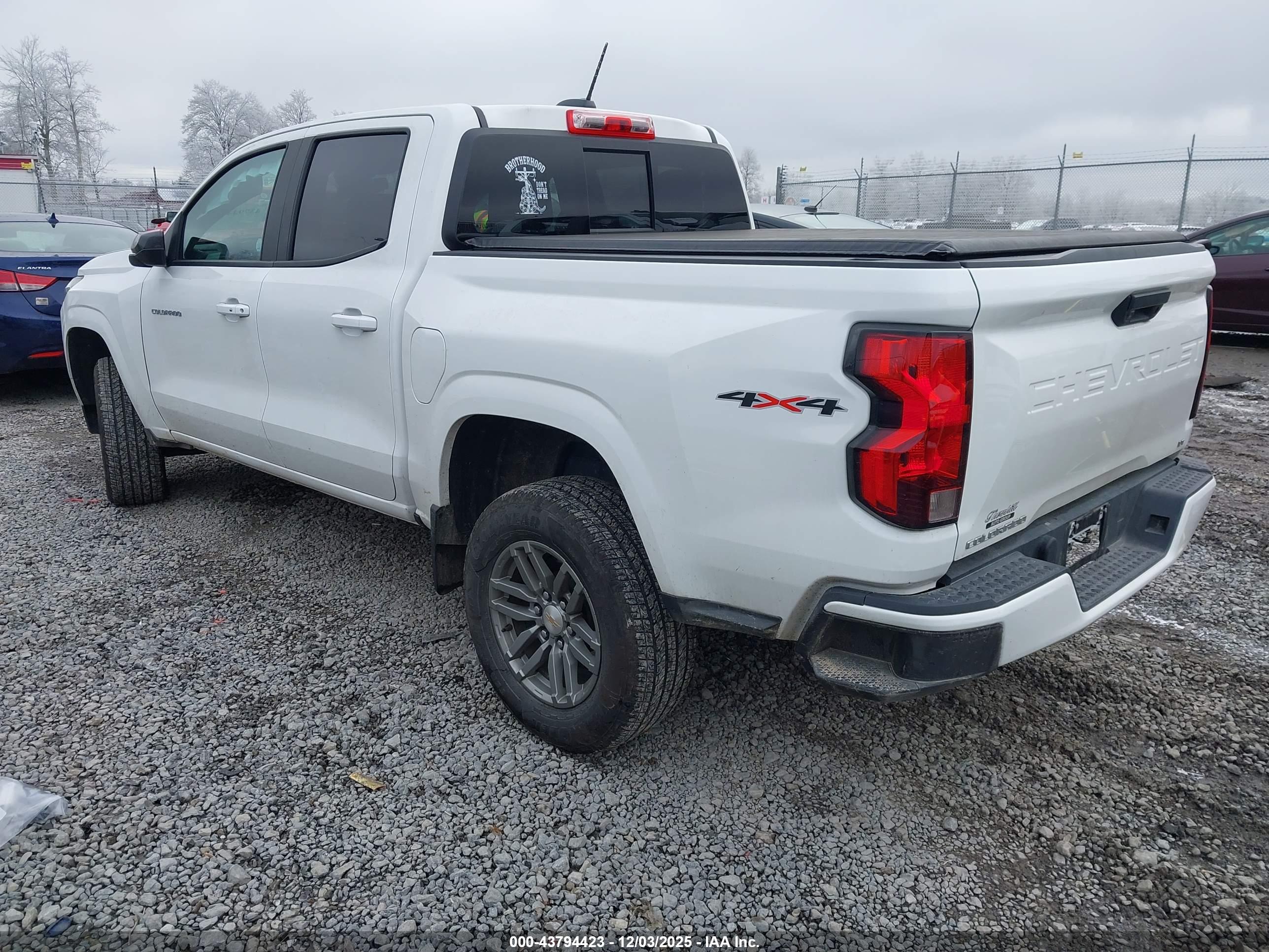 CHEVROLET COLORADO image 3