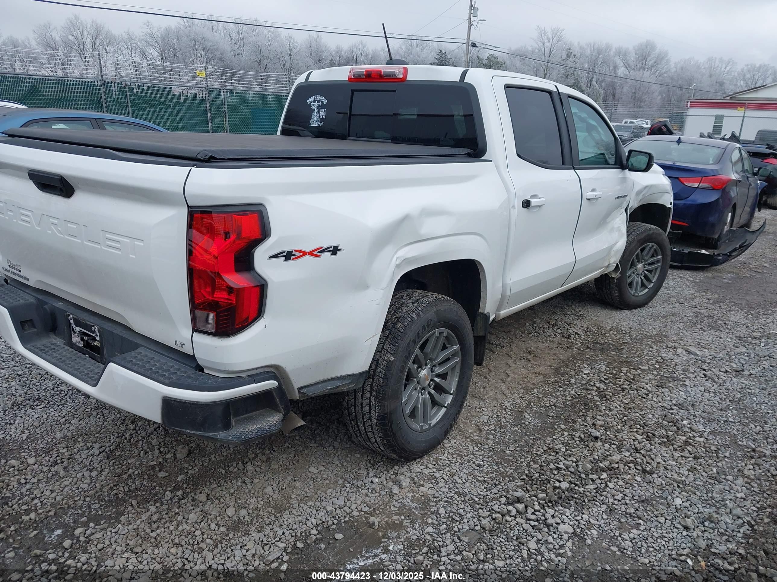 CHEVROLET COLORADO image 4