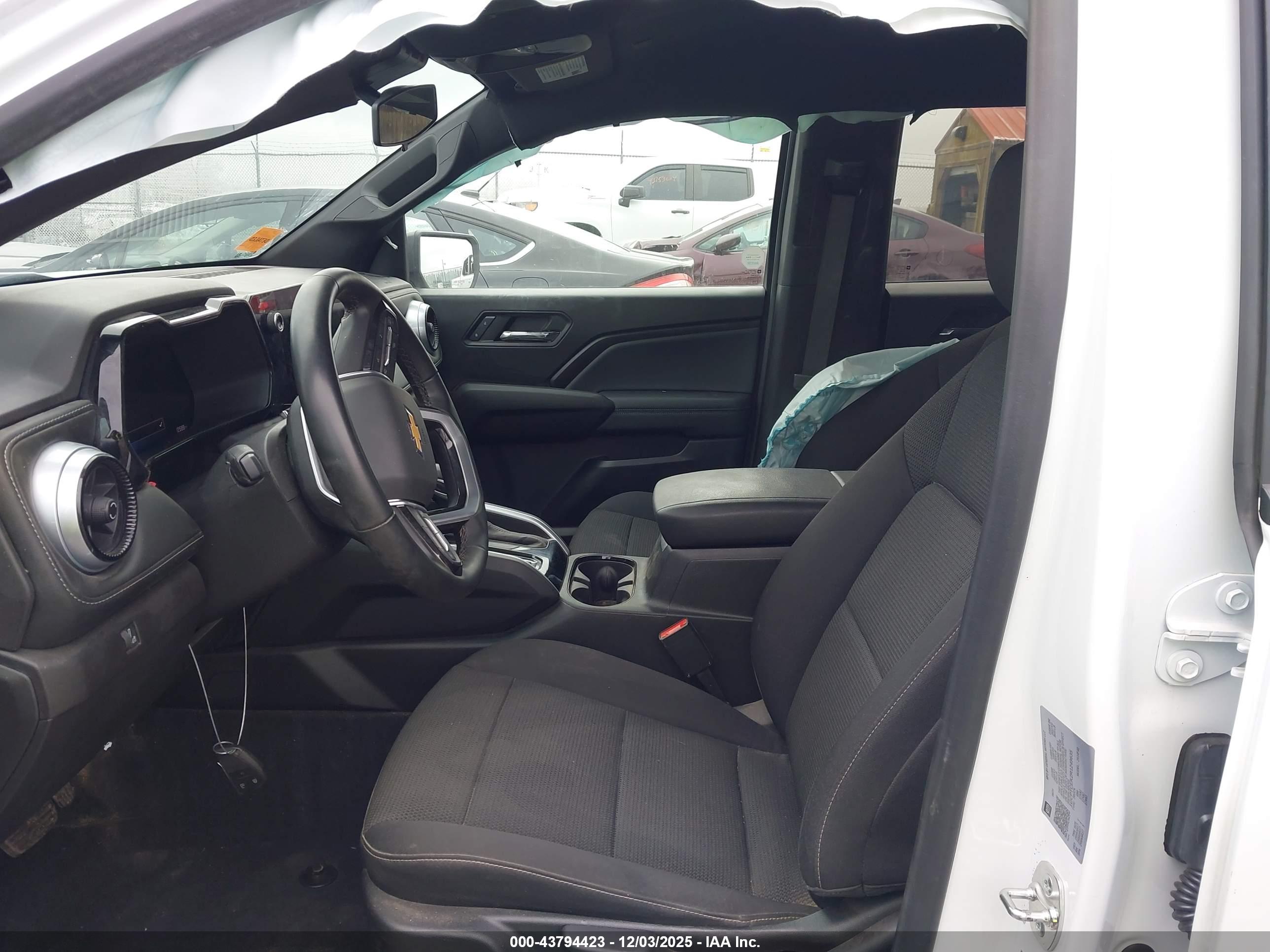 CHEVROLET COLORADO image 5