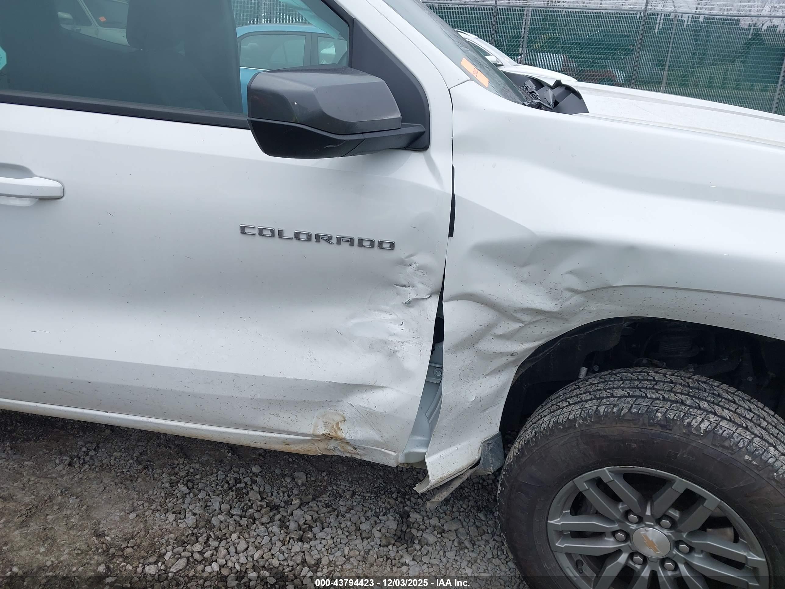 CHEVROLET COLORADO image 6