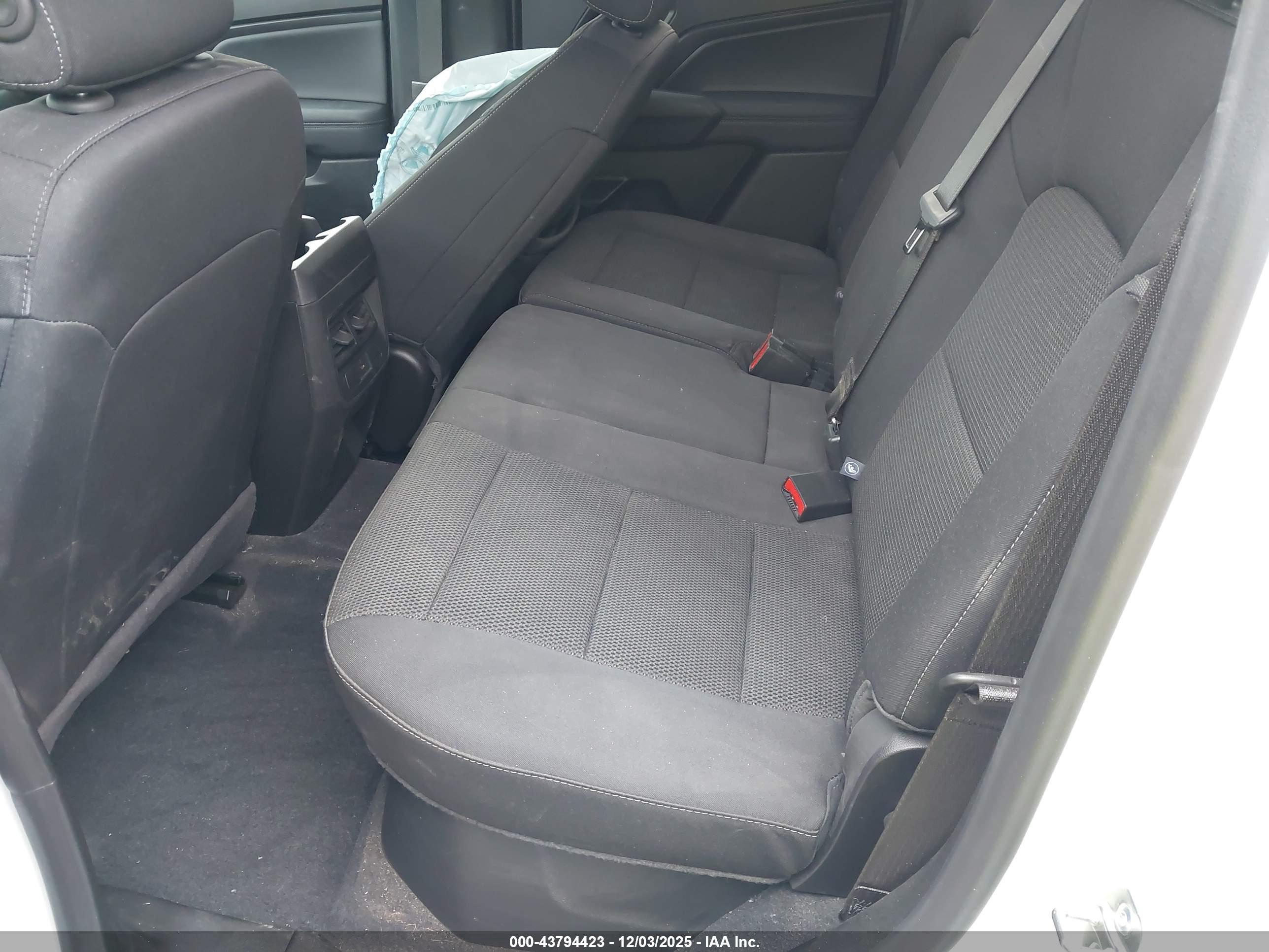 CHEVROLET COLORADO image 8
