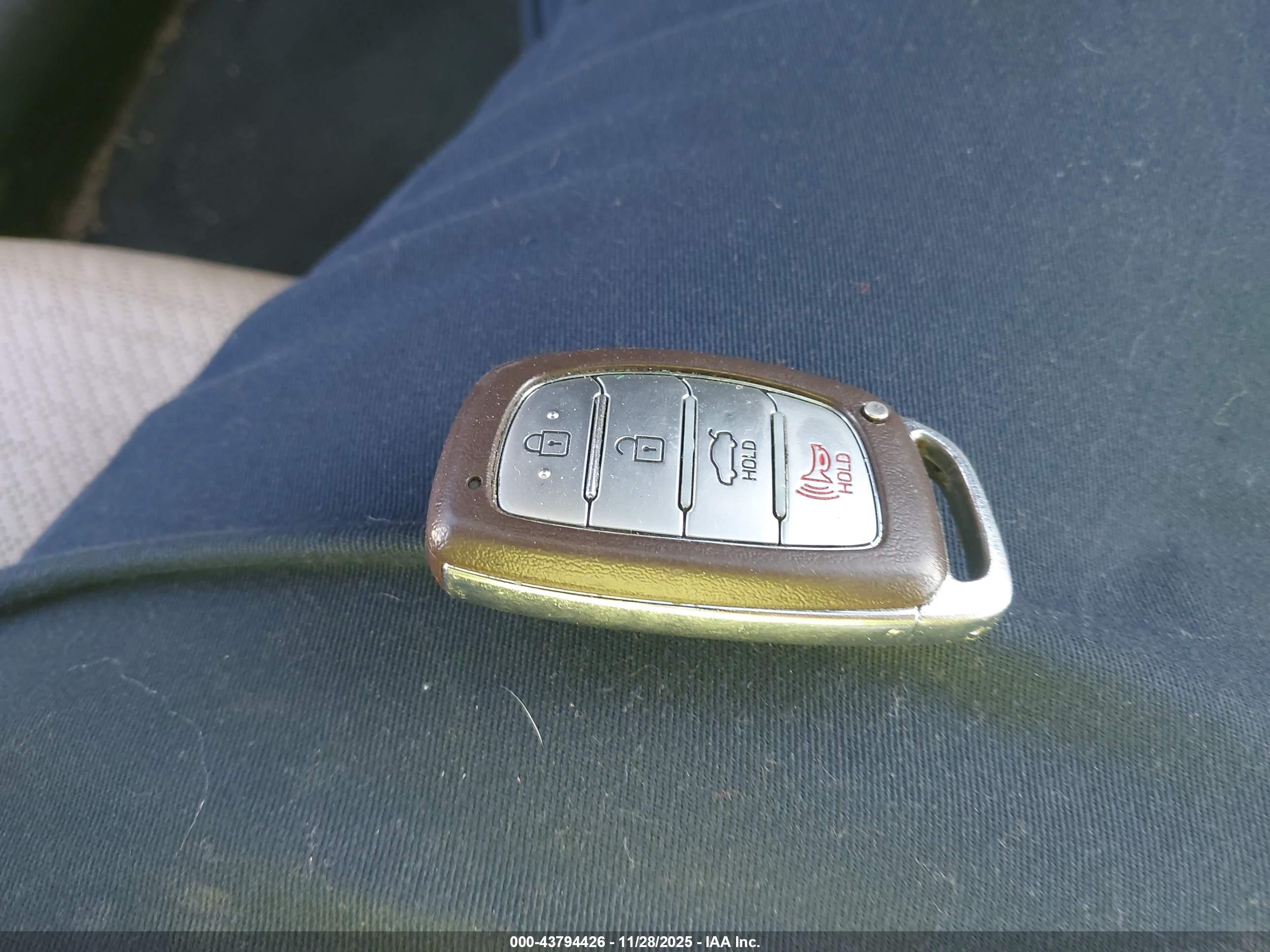 HYUNDAI ELANTRA image 11
