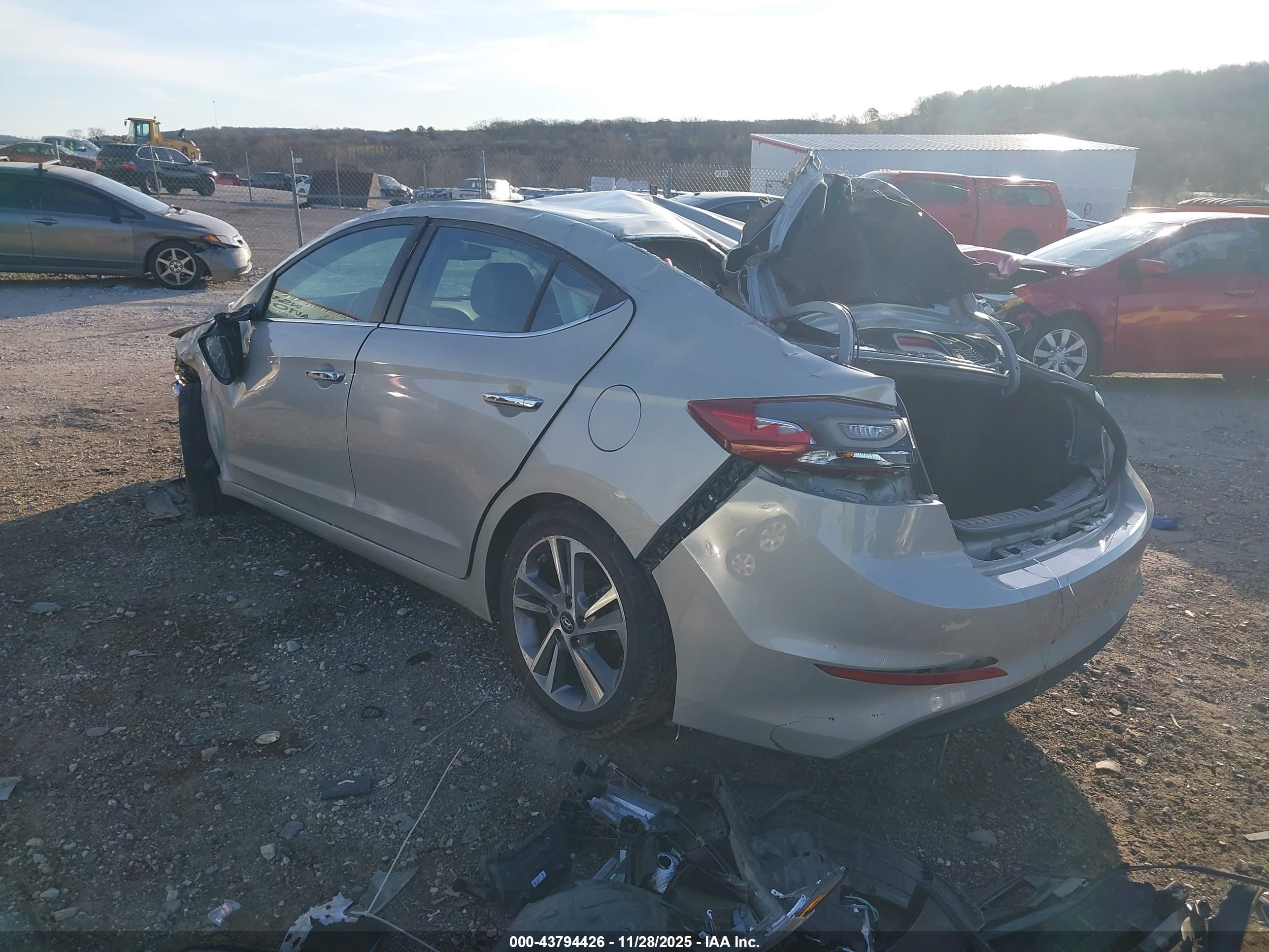 HYUNDAI ELANTRA image 3