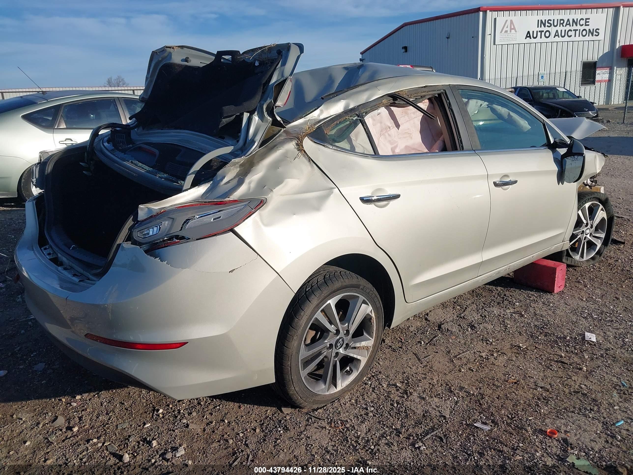 HYUNDAI ELANTRA image 4