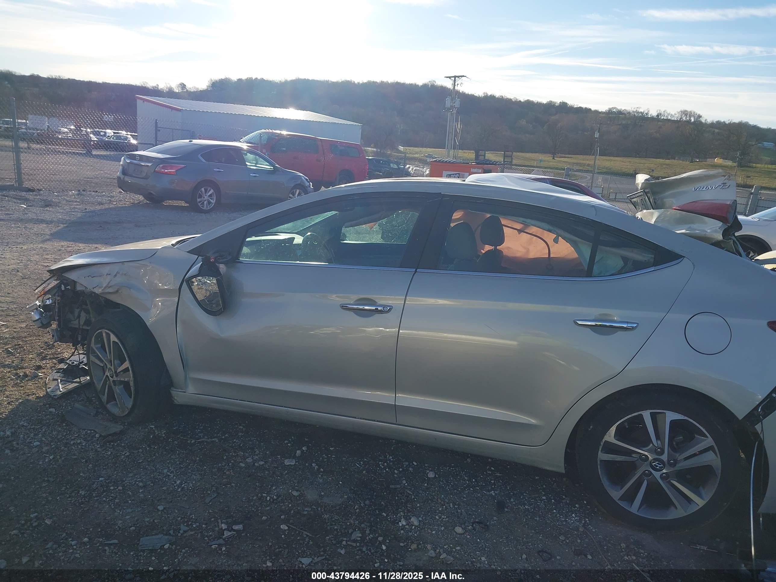 HYUNDAI ELANTRA image 6