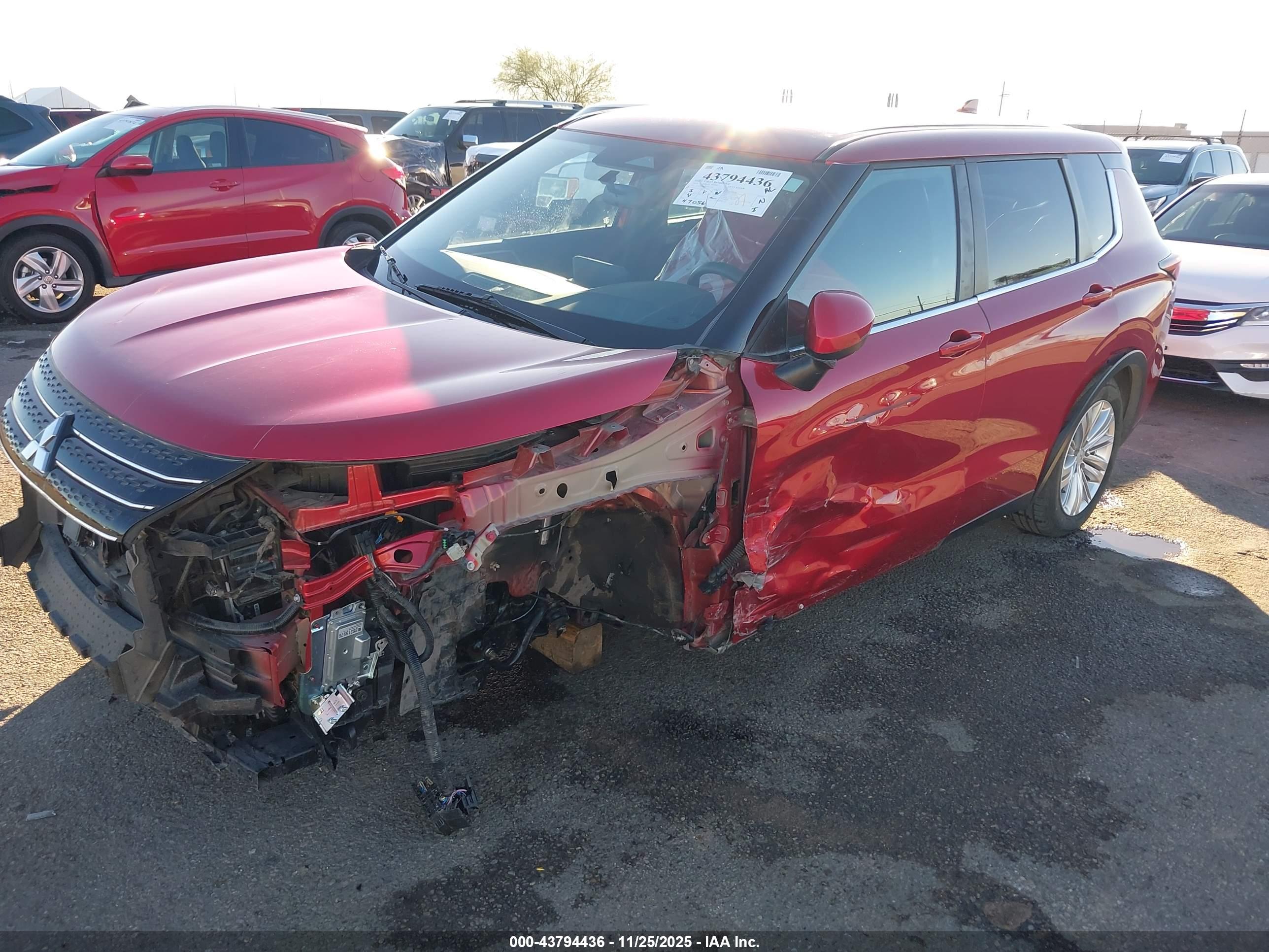 MITSUBISHI OUTLANDER image 2