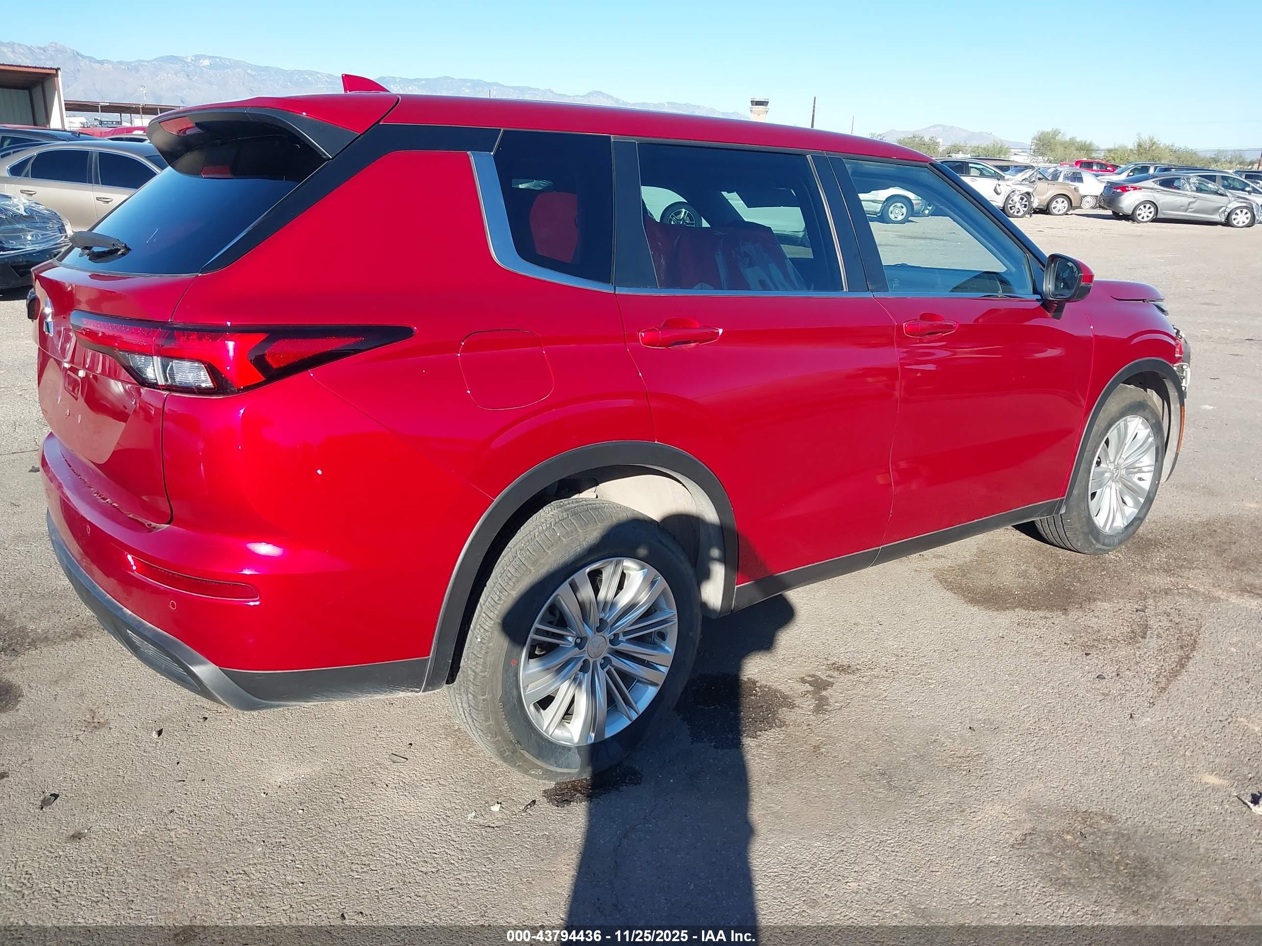 MITSUBISHI OUTLANDER image 4