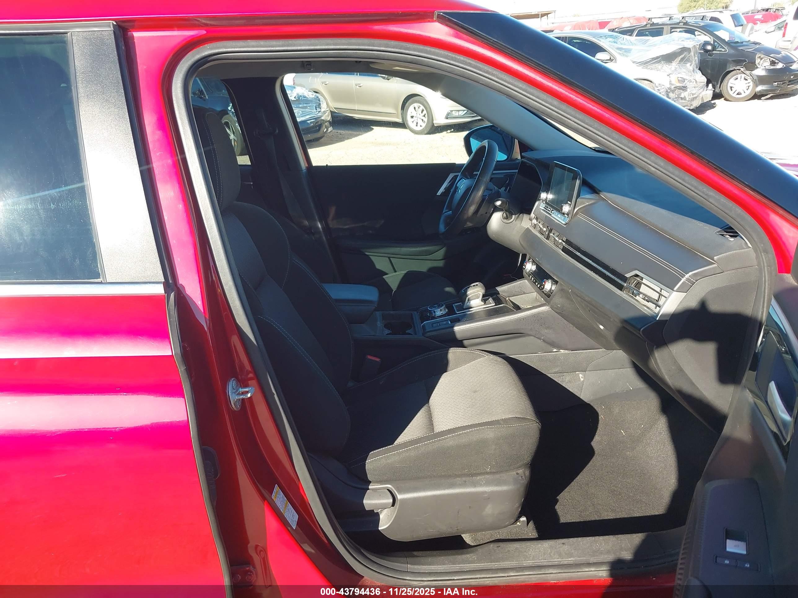 MITSUBISHI OUTLANDER image 5