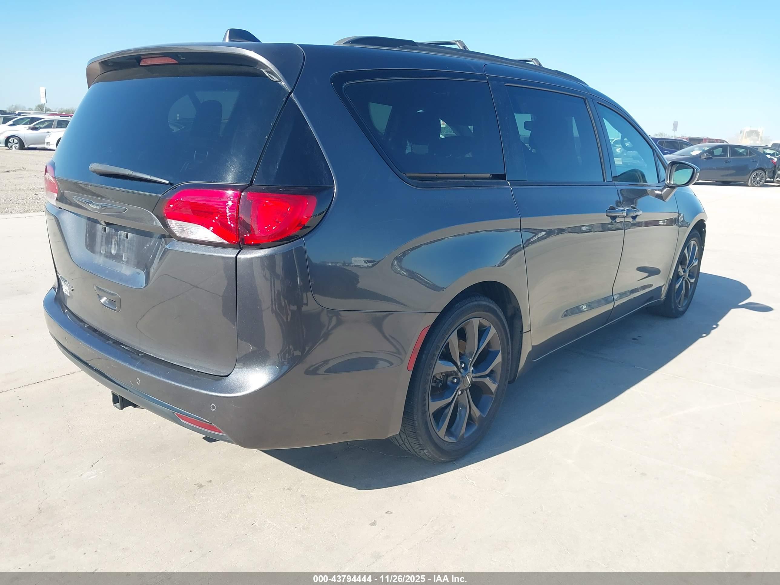 CHRYSLER PACIFICA image 4
