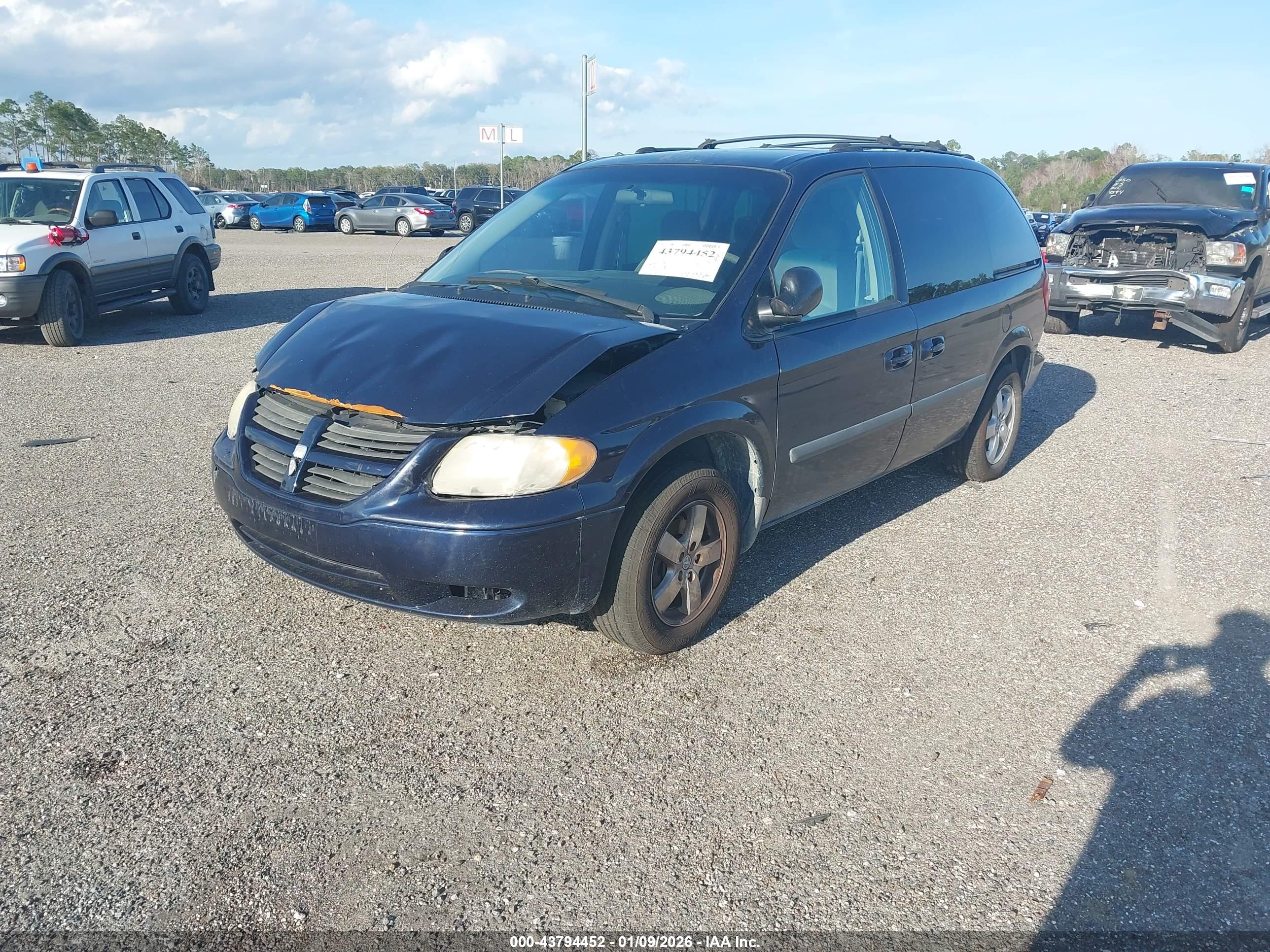 DODGE CARAVAN image 2