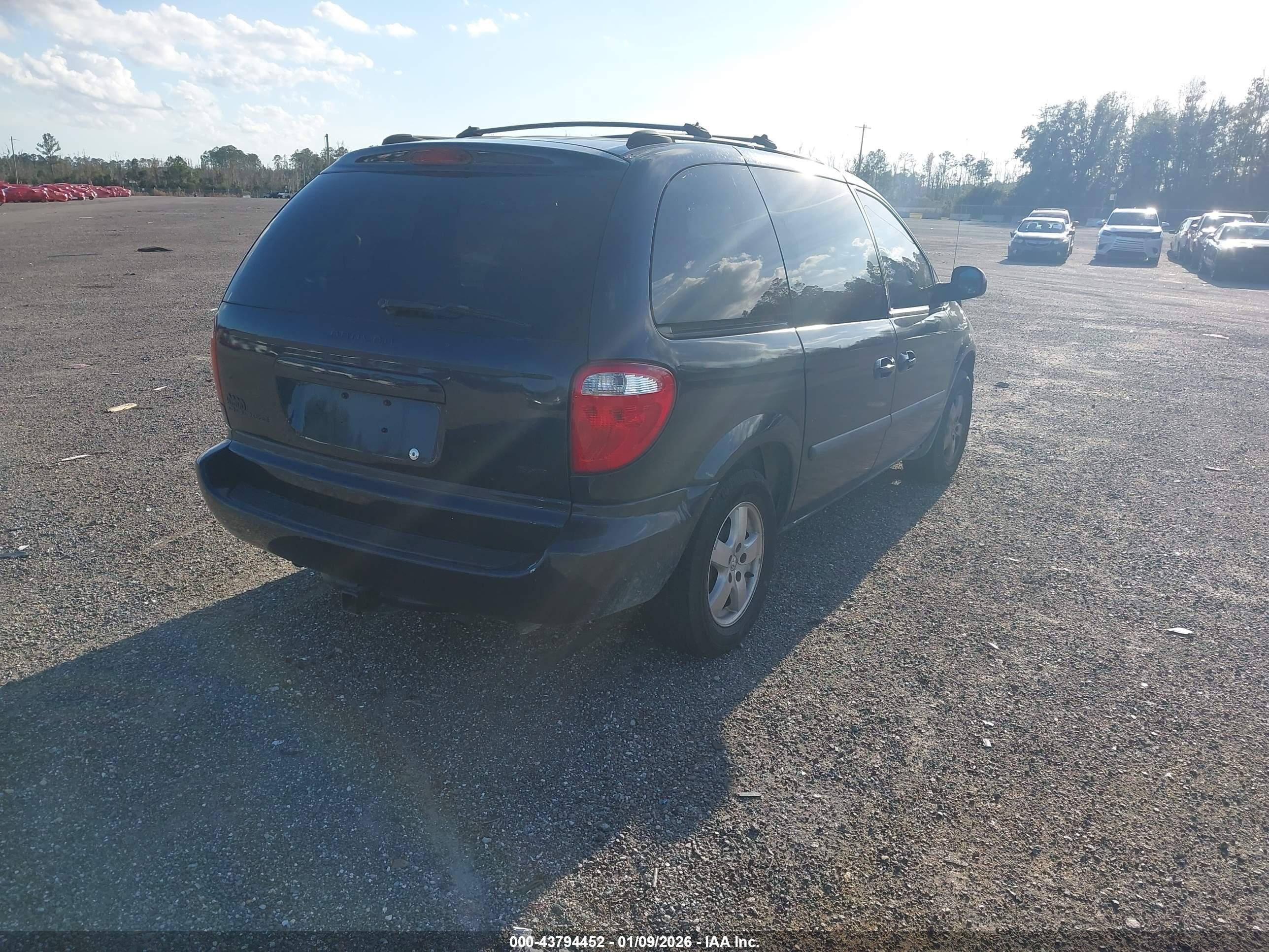 DODGE CARAVAN image 4