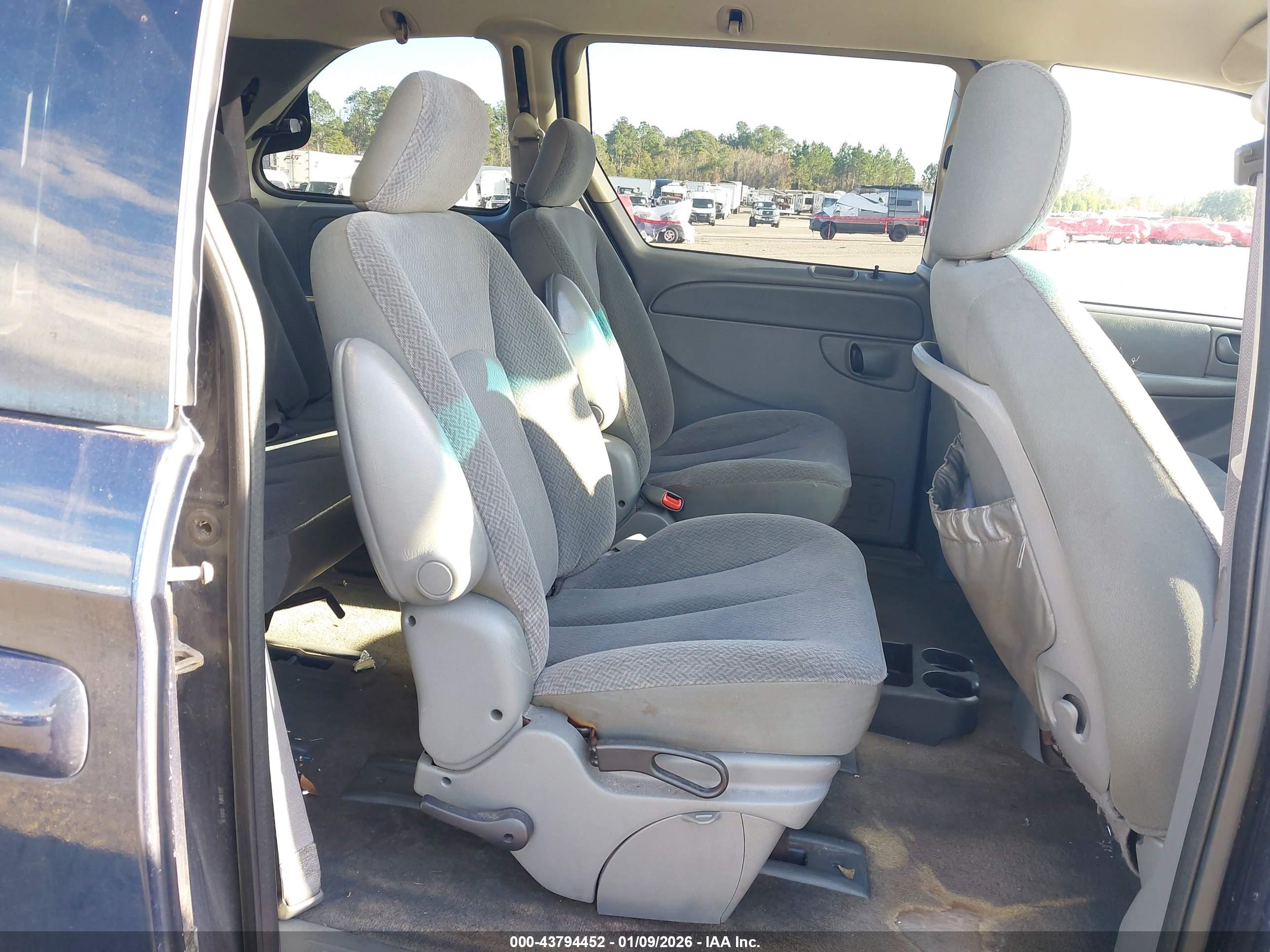 DODGE CARAVAN image 8