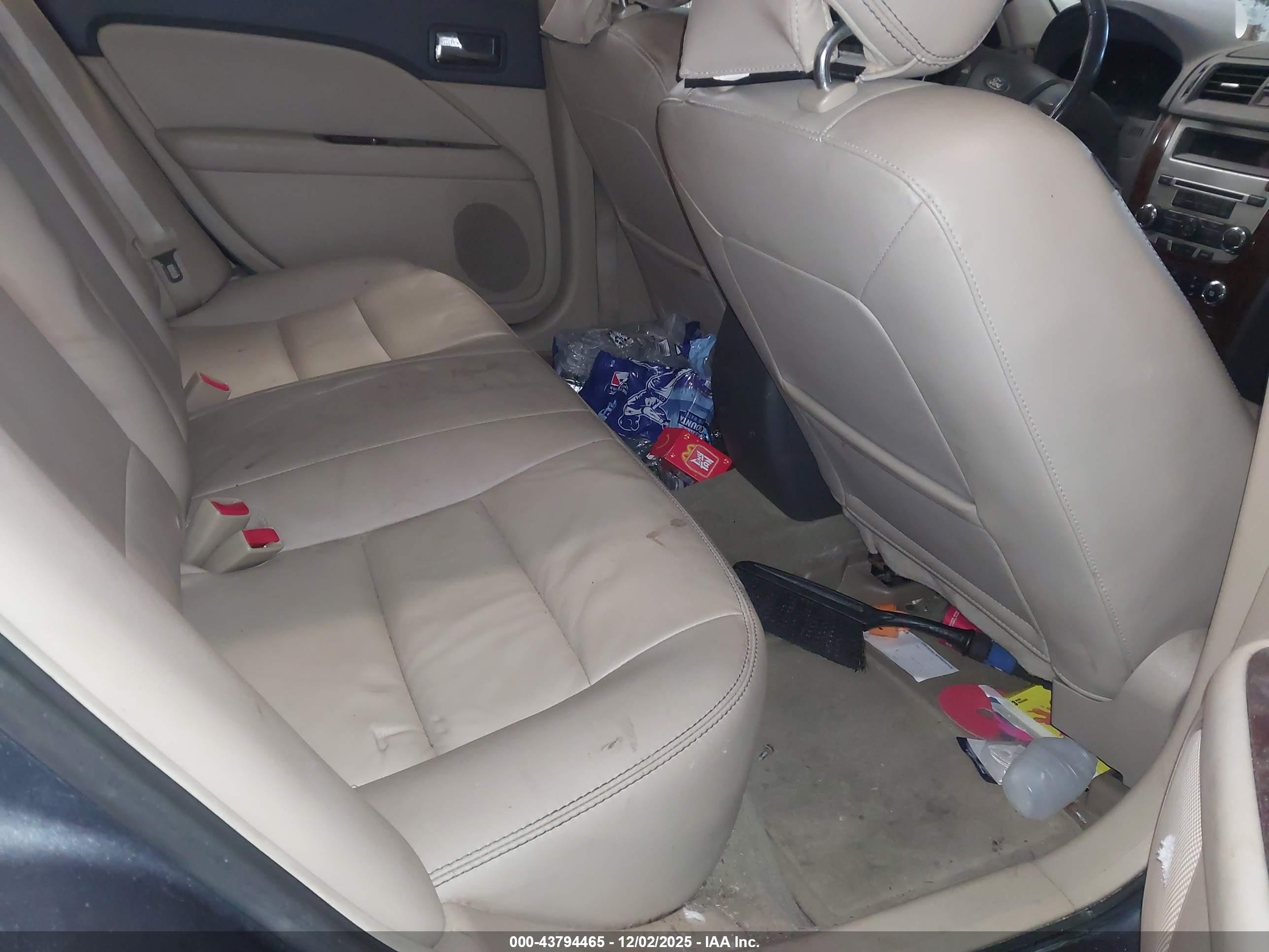 FORD FUSION image 8
