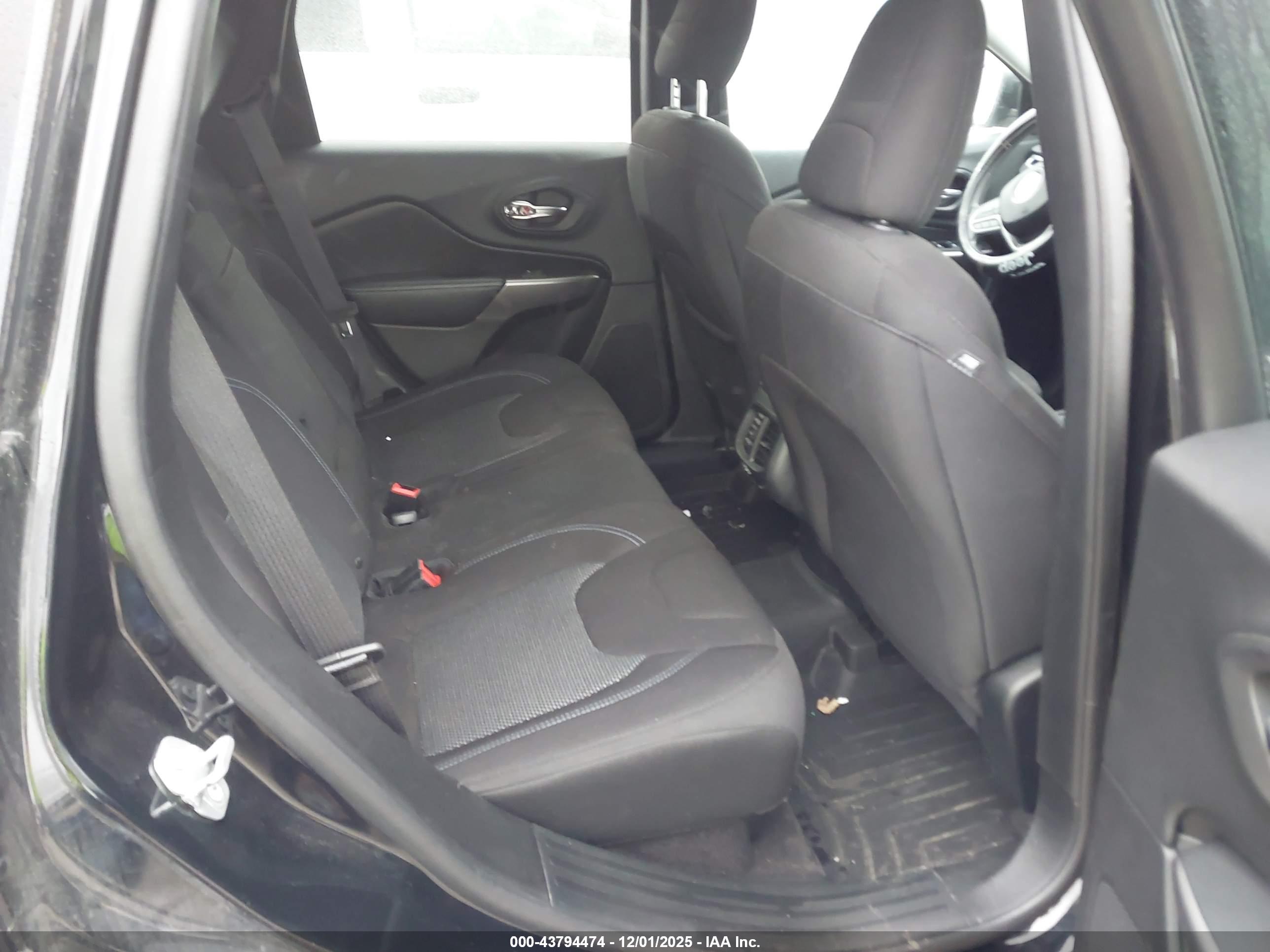 JEEP CHEROKEE image 8