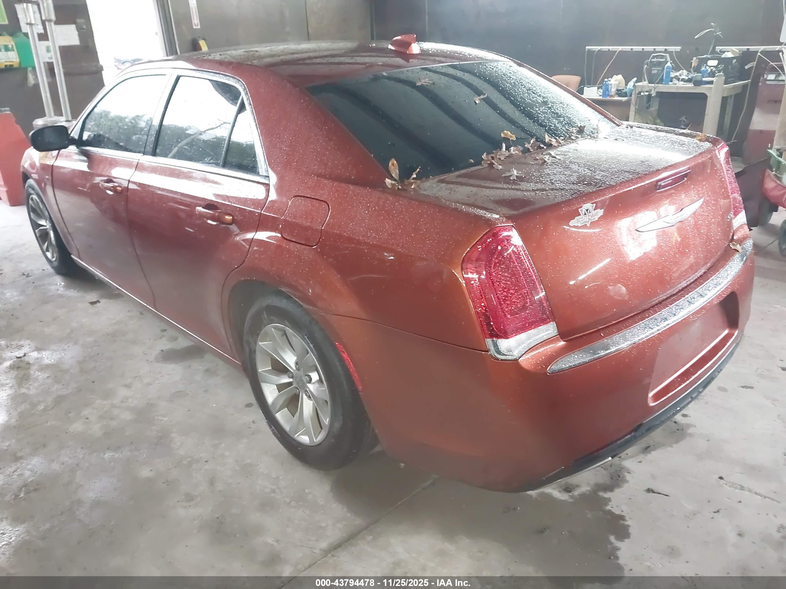CHRYSLER 300 image 3