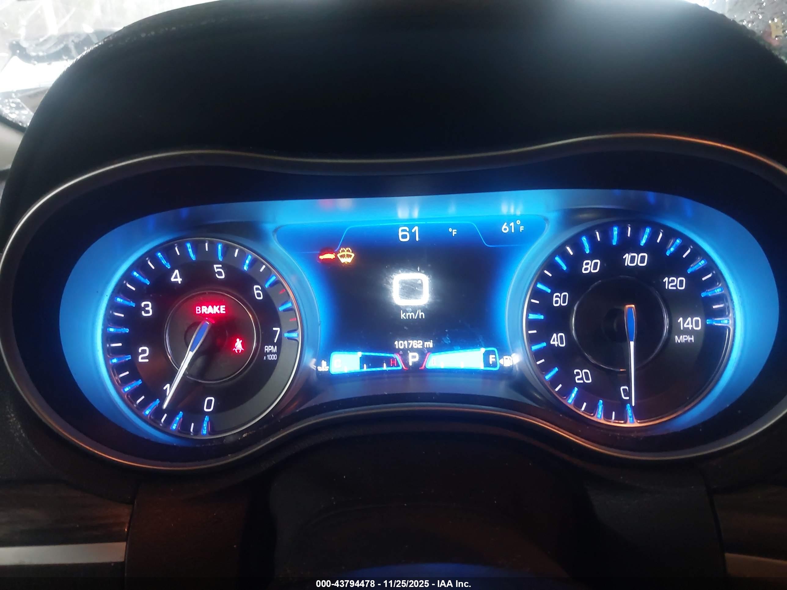 CHRYSLER 300 image 7